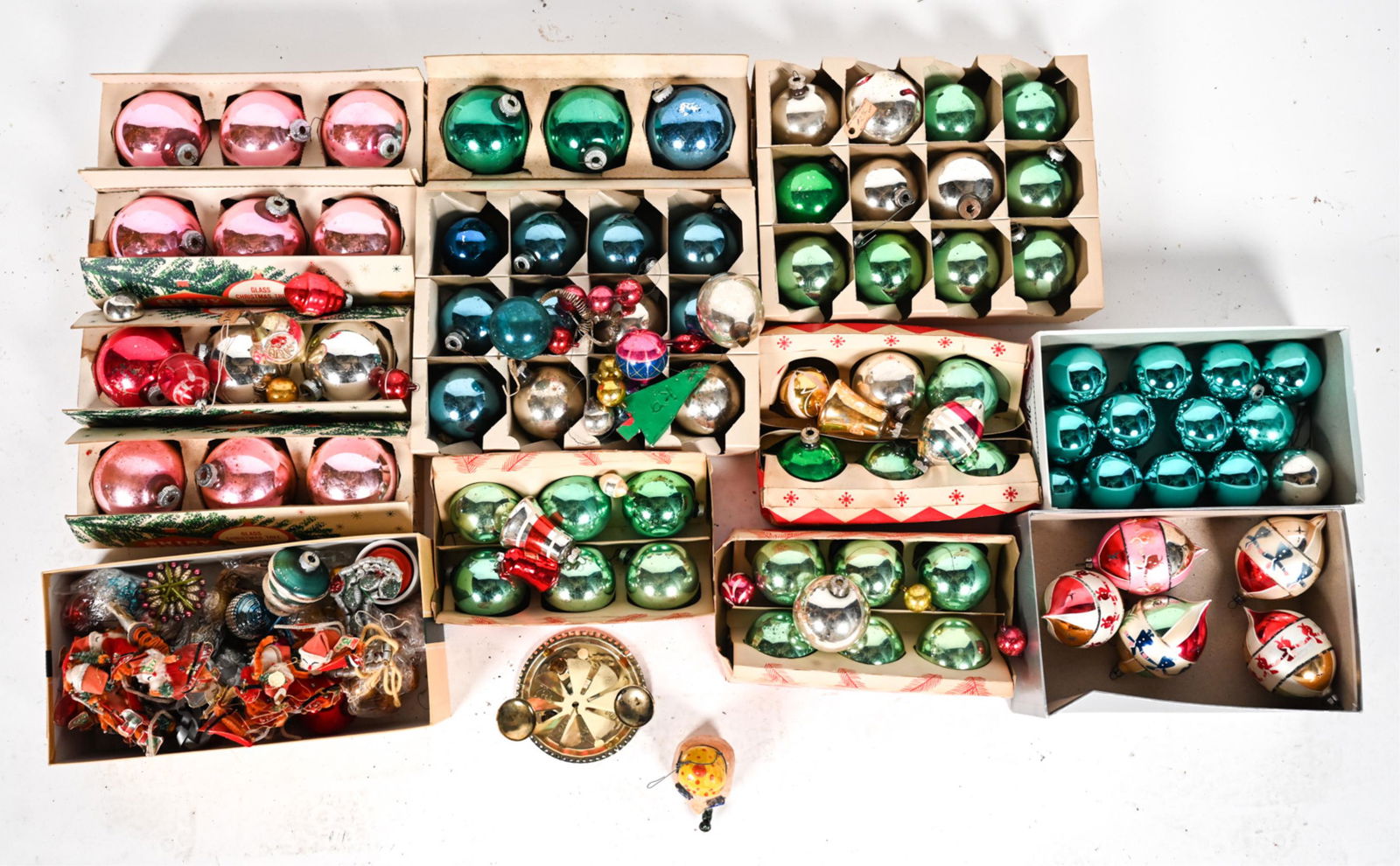 GROUPING OF VINTAGE CHRISTMAS ORNAMENTS (1 of 9)