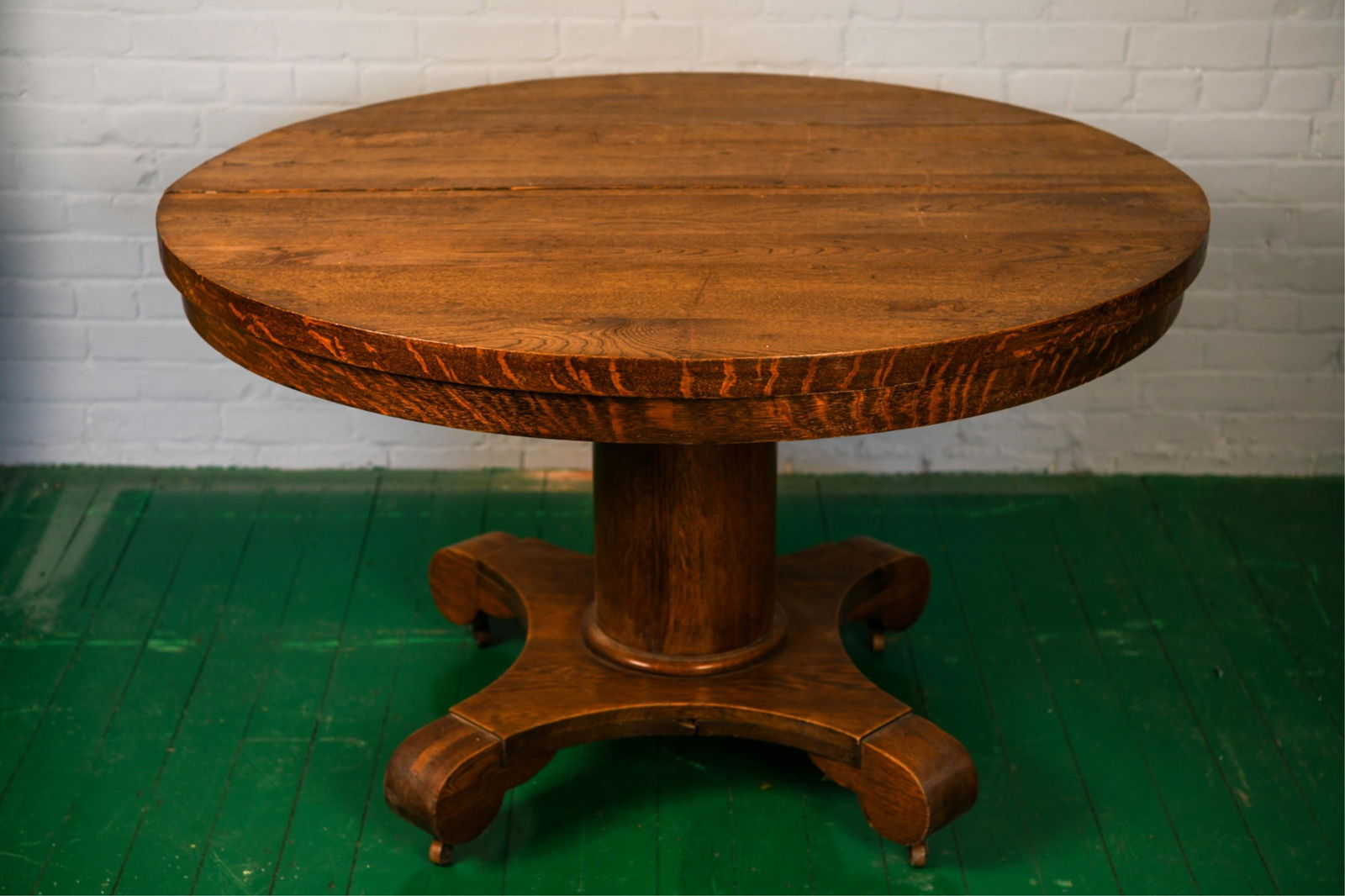 ROUND AMERICAN OAK EXTENSION TABLE (1 of 9)