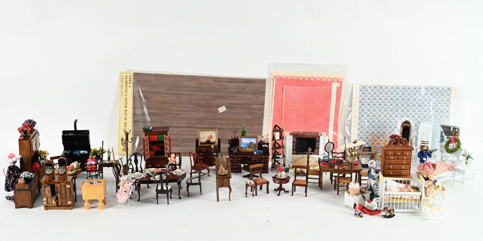 GROUPING OF VINTAGE DOLLS & DOLLHOUSE FURNITURE (1 of 18)