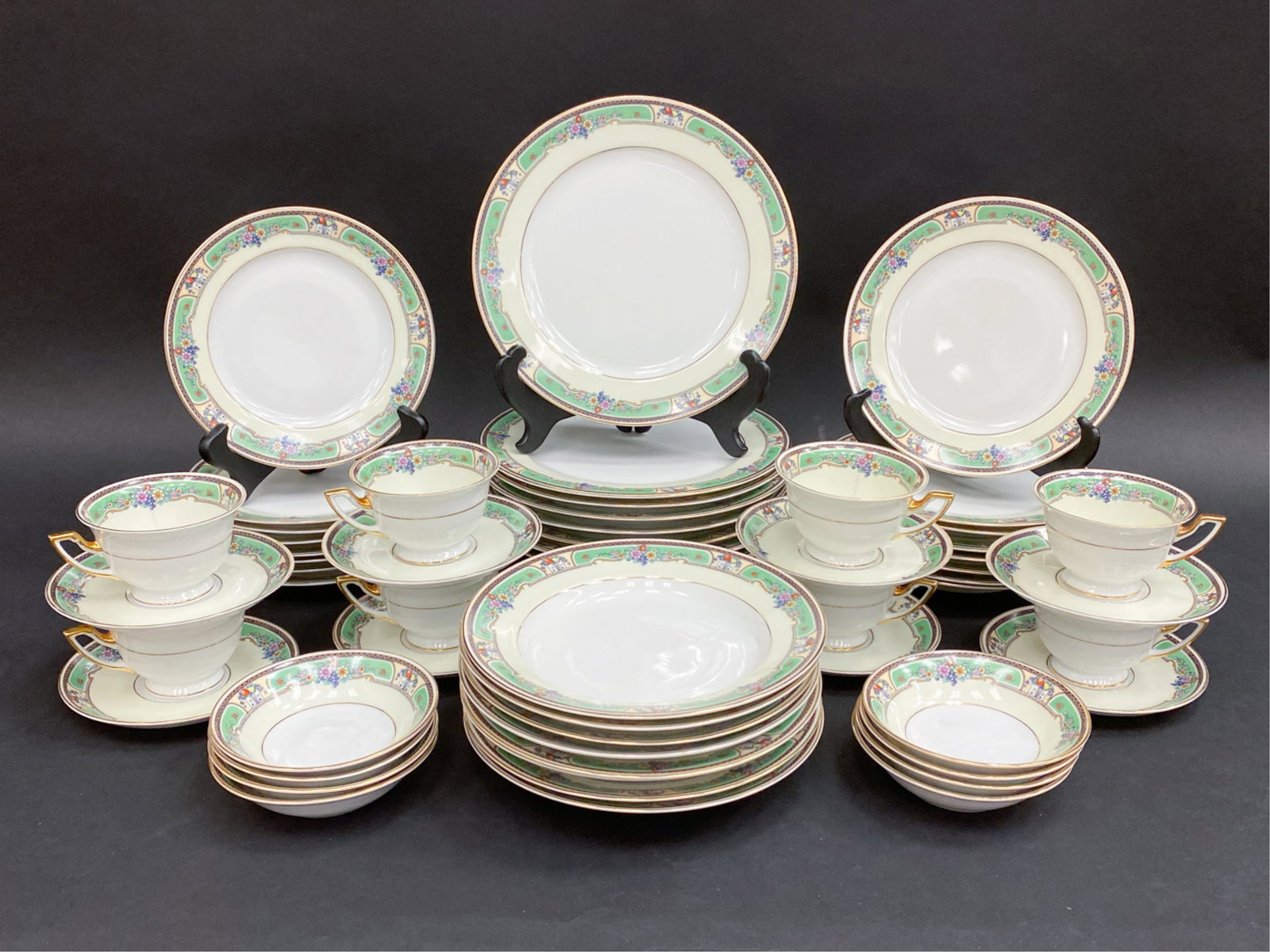 C.1945 THOMAS BAVARIA EMERALD DINNER SERVICE FOR 8 (1 of 8)