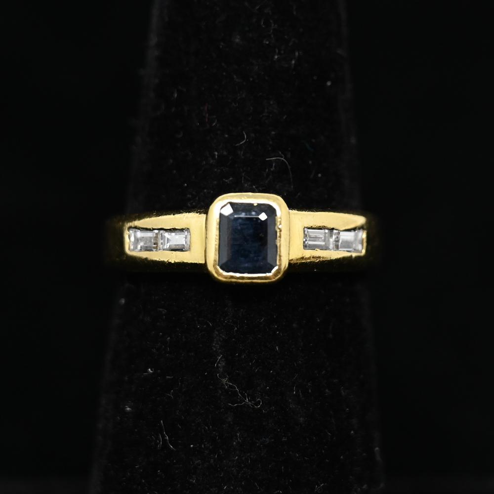 18K YELLOW GOLD AND SAPPHIRE RING (1 of 11)