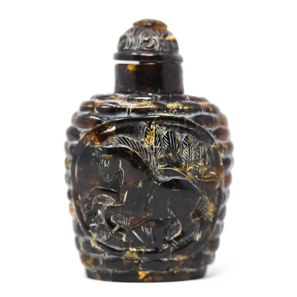 CHINESE CARVED AMBER SNUFF BOTTLE (1 of 11)