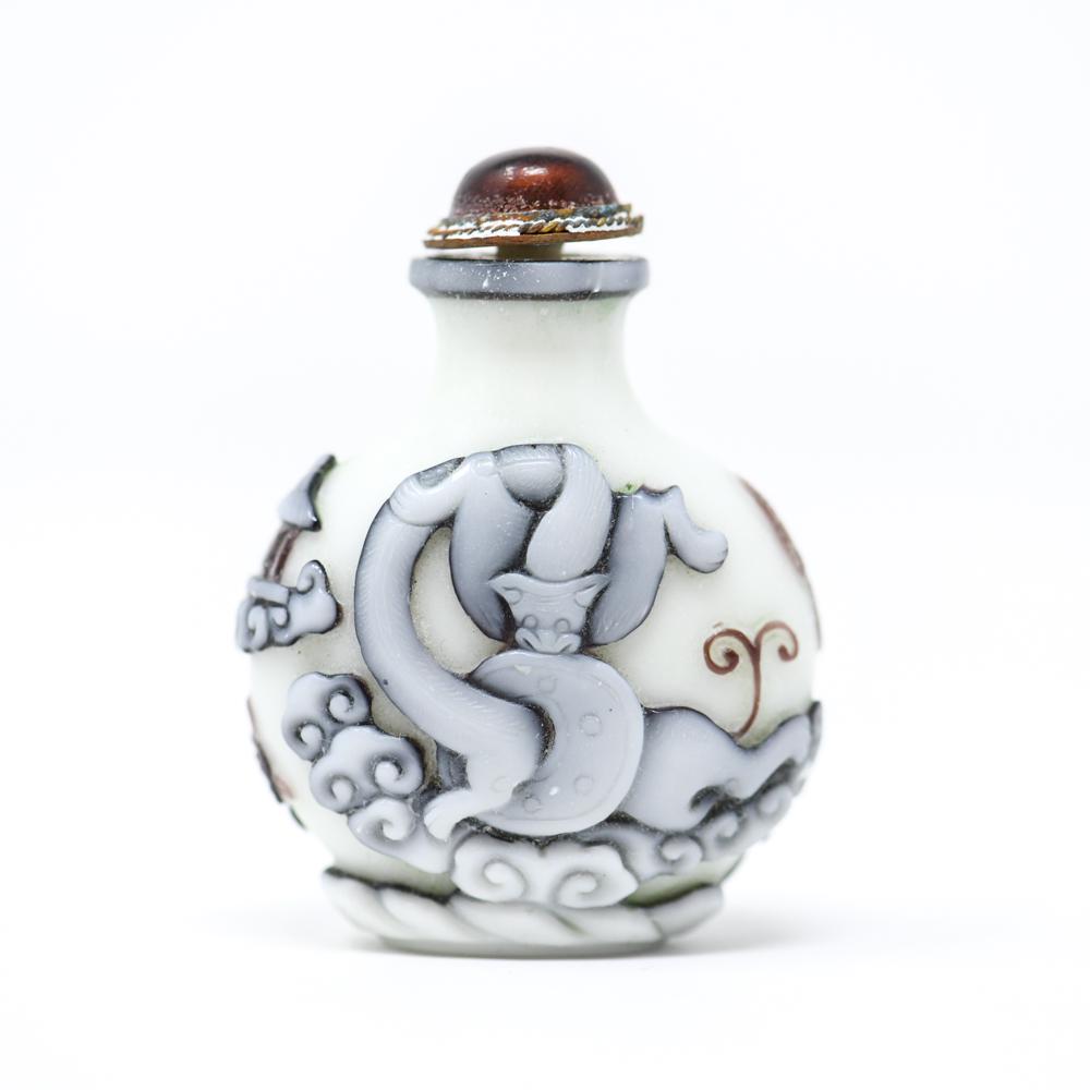 CHINESE PEKING GLASS SNUFF BOTTLE (1 of 10)