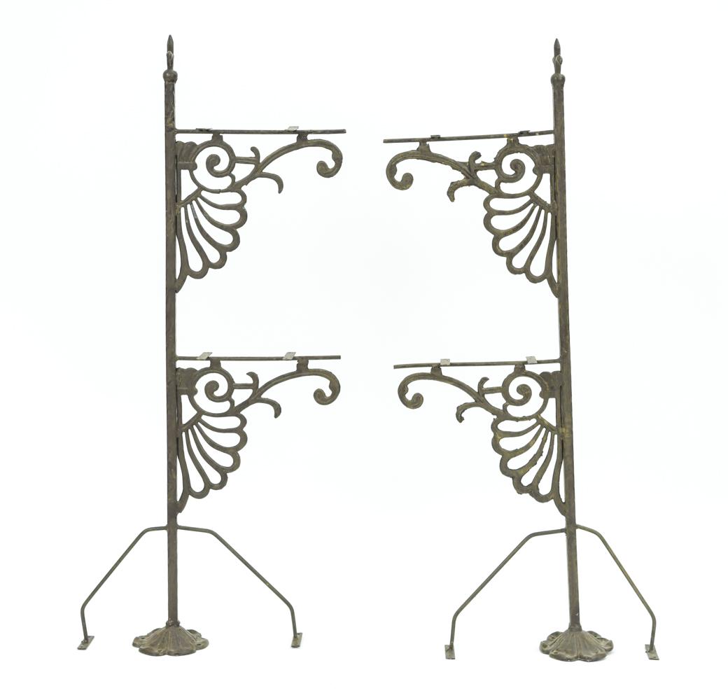 PAIR OF VINTAGE CAST IRON STANDING BRACKETS (1 of 11)