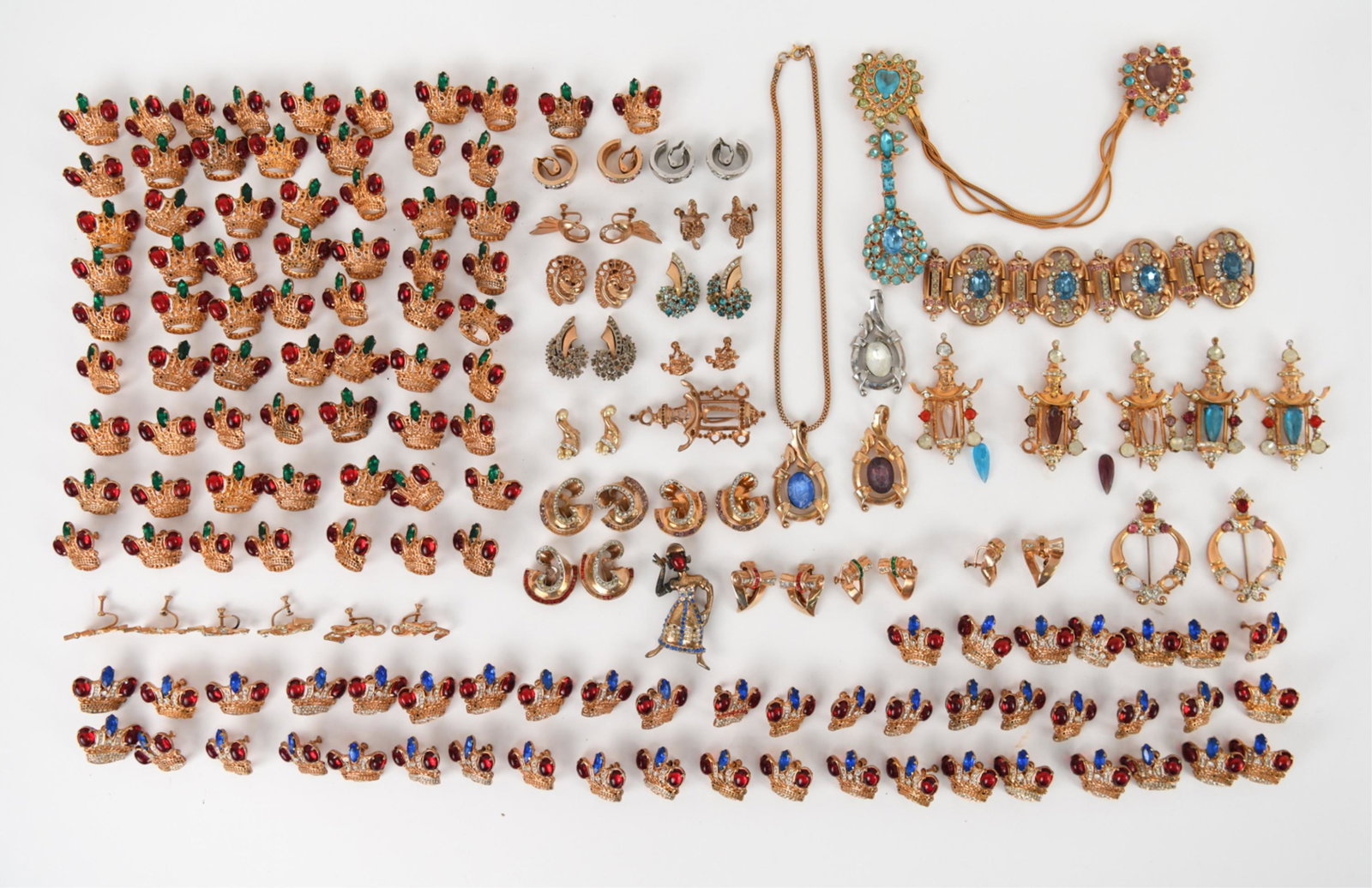 GROUPING OF 1950'S ROSE GOLD TONE COSTUME JEWELRY (1 of 15)