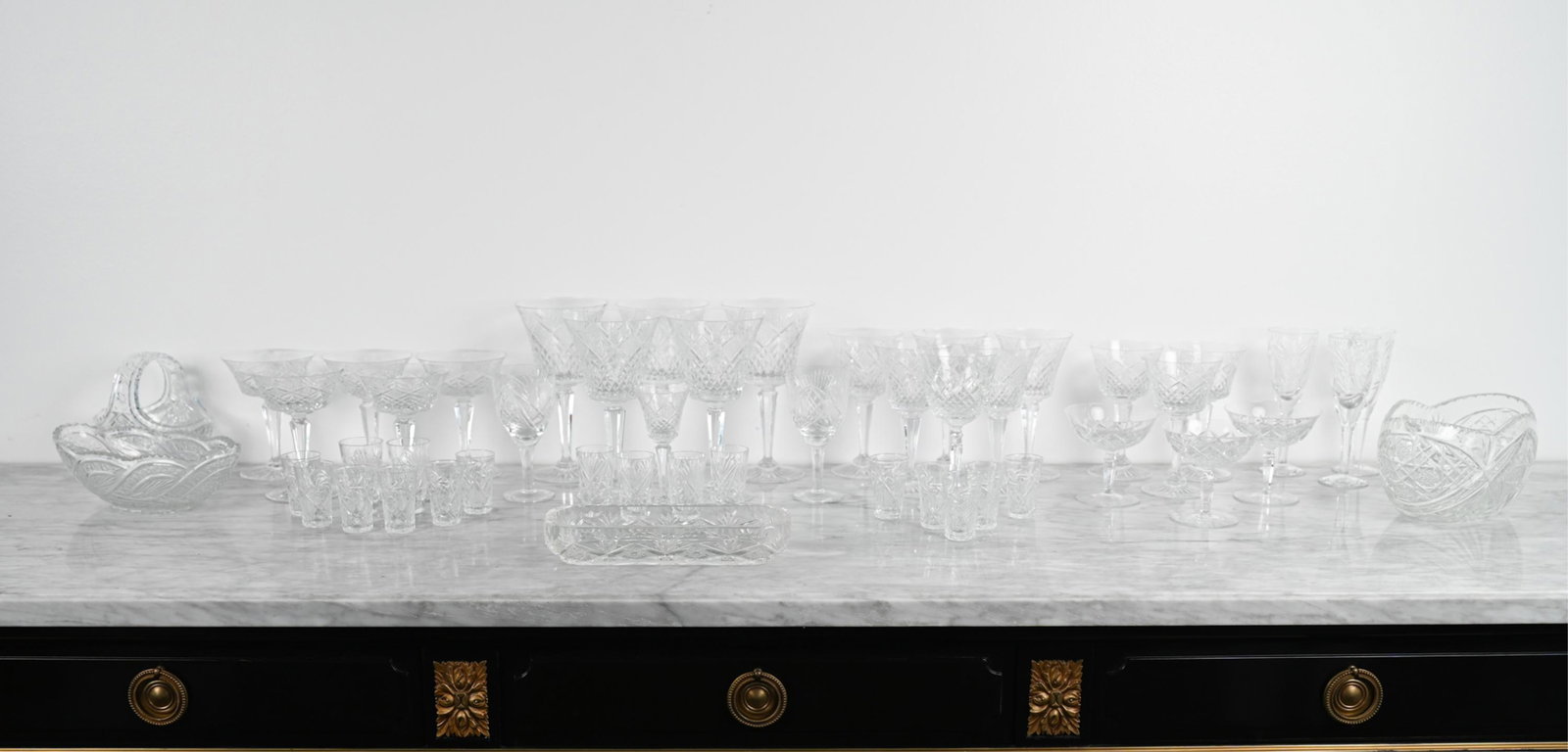 LARGE GROUPING OF CUT CRYSTAL & GLASSWARE (1 of 20)