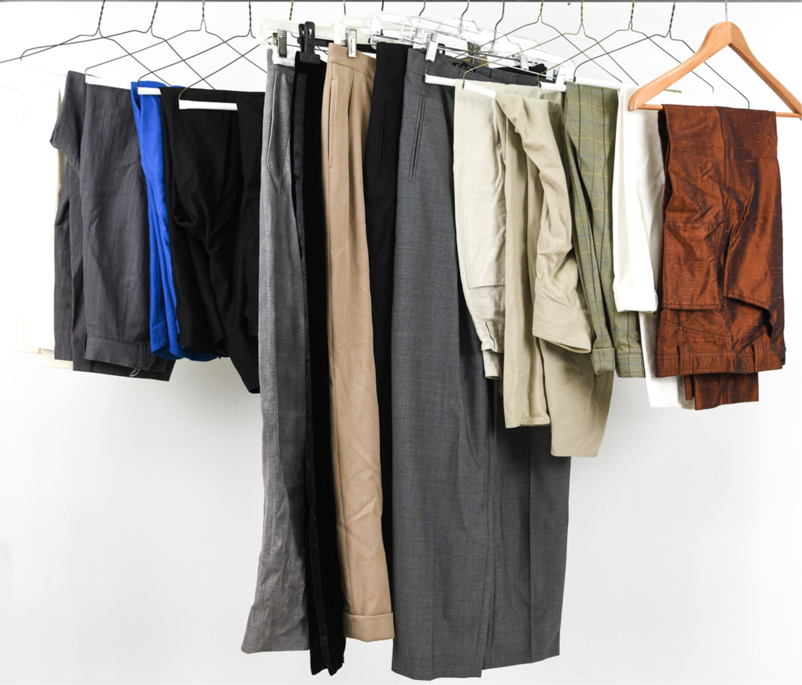 GROUPING OF WOMEN'S VINTAGE DESIGNER SLACKS (1 of 19)