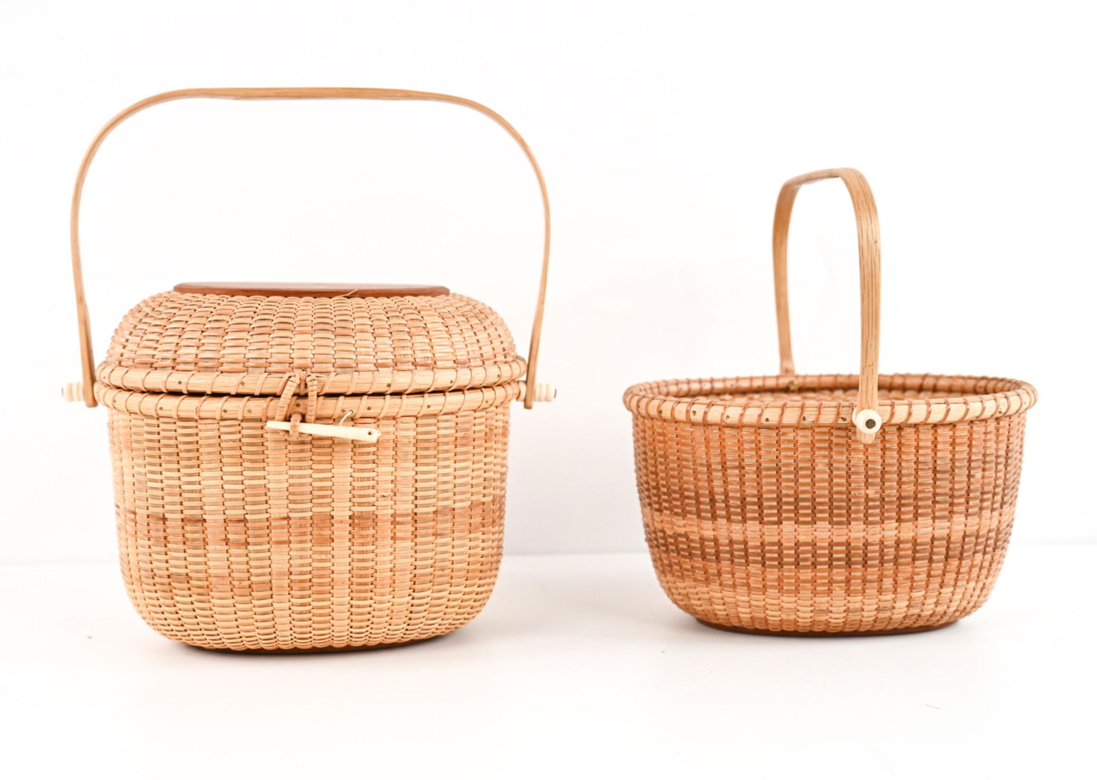 (2) VINTAGE NANTUCKET STYLE WOVEN BASKETS (1 of 11)