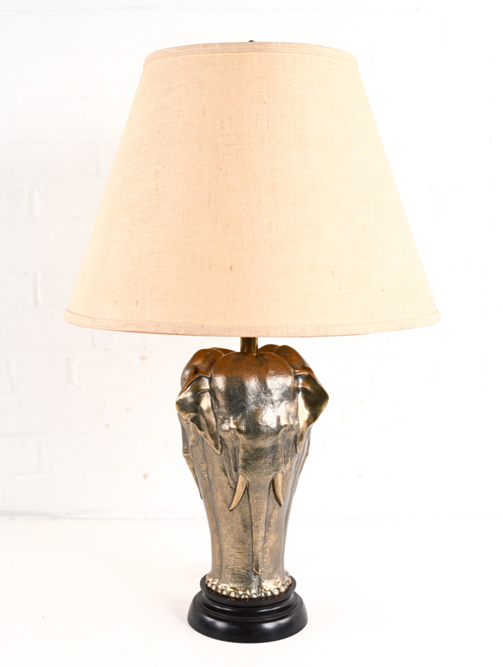 METAL ELEPHANT TABLE LAMP (1 of 9)