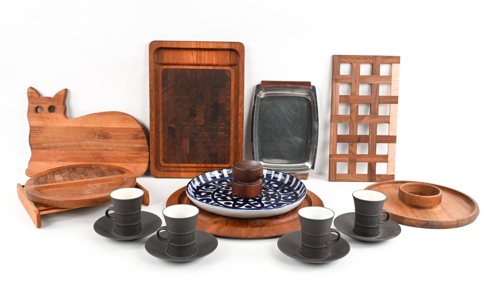 GROUPING OF MID-CENTURY KITCHENWARE INCL. DANSK: (18) Pieces of Mid-Century kitchen and serveware, including: Dansk wood cutting board, cheese board, and chip & dip server; Dansk brown tea service for (4) from the "Flamestone" pattern; Dansk "Arabes