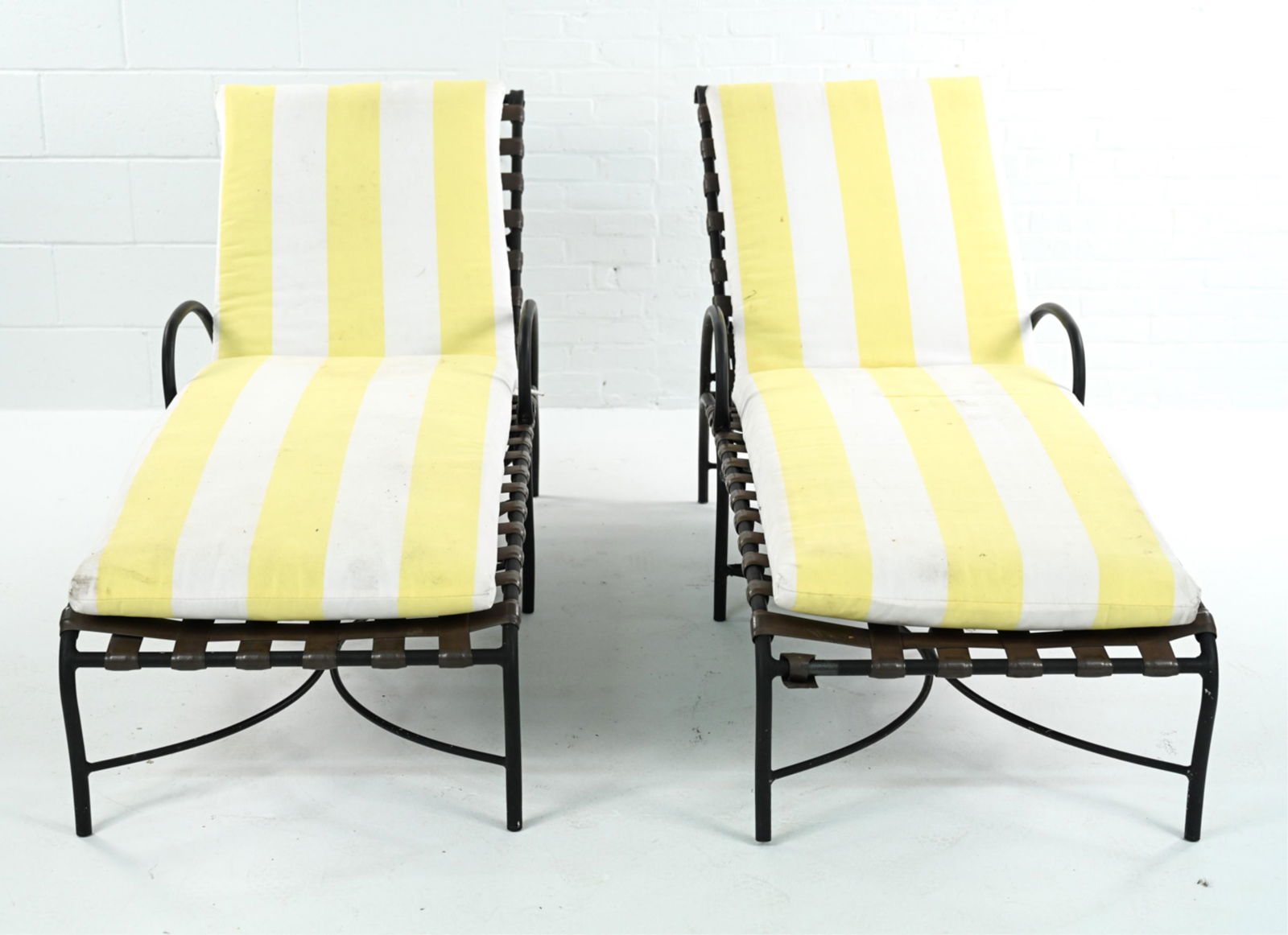 PAIR OF BROWN JORDAN OUTDOOR CHAISE LOUNGES (1 of 17)