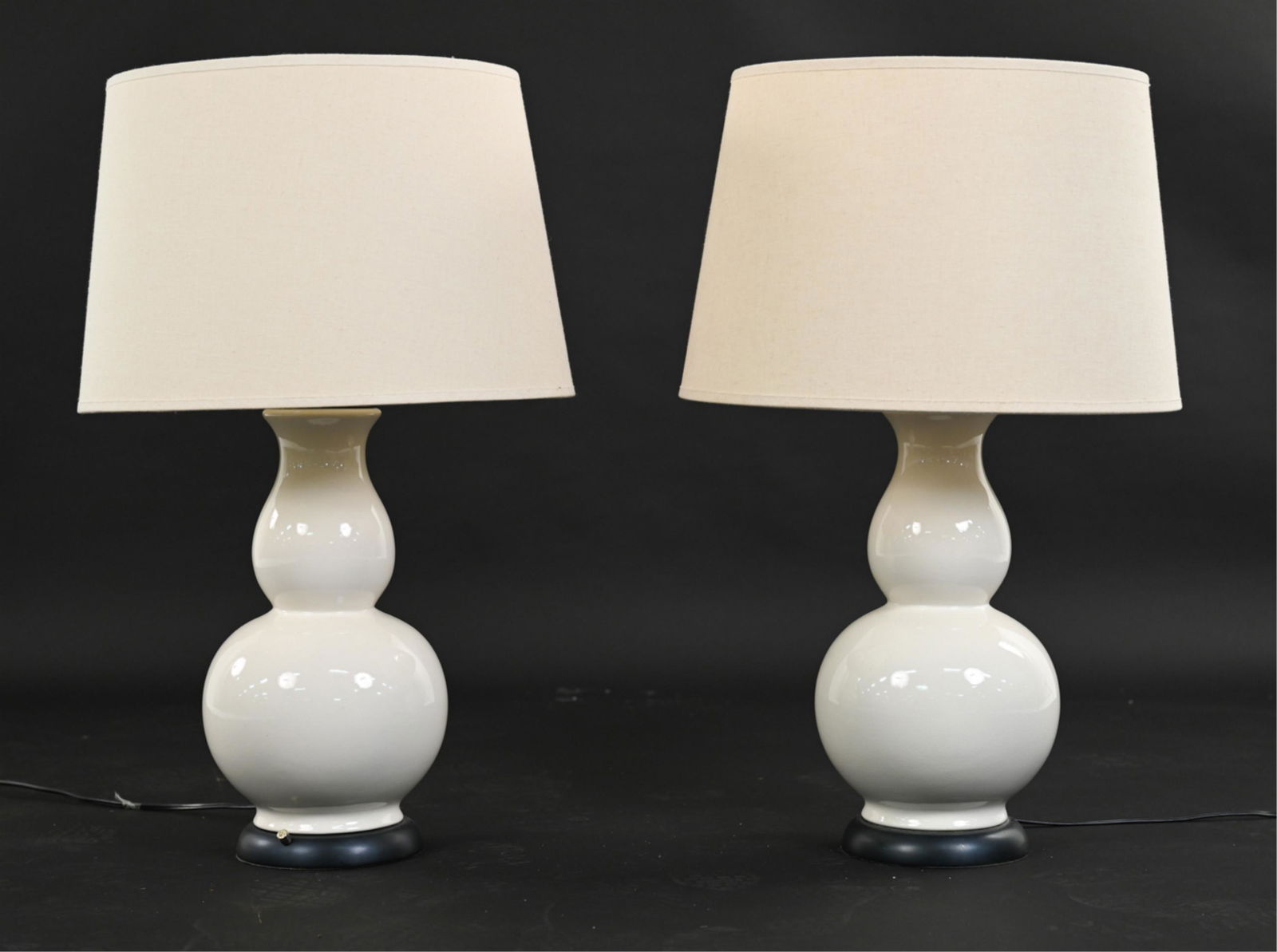 PAIR OF POTTERY BARN WHITE GOURD TABLE LAMPS (1 of 8)