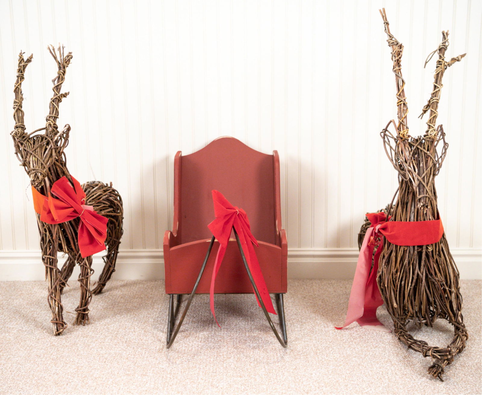 HOLIDAY GROUPING INCL. REINDEER & SLED (1 of 16)