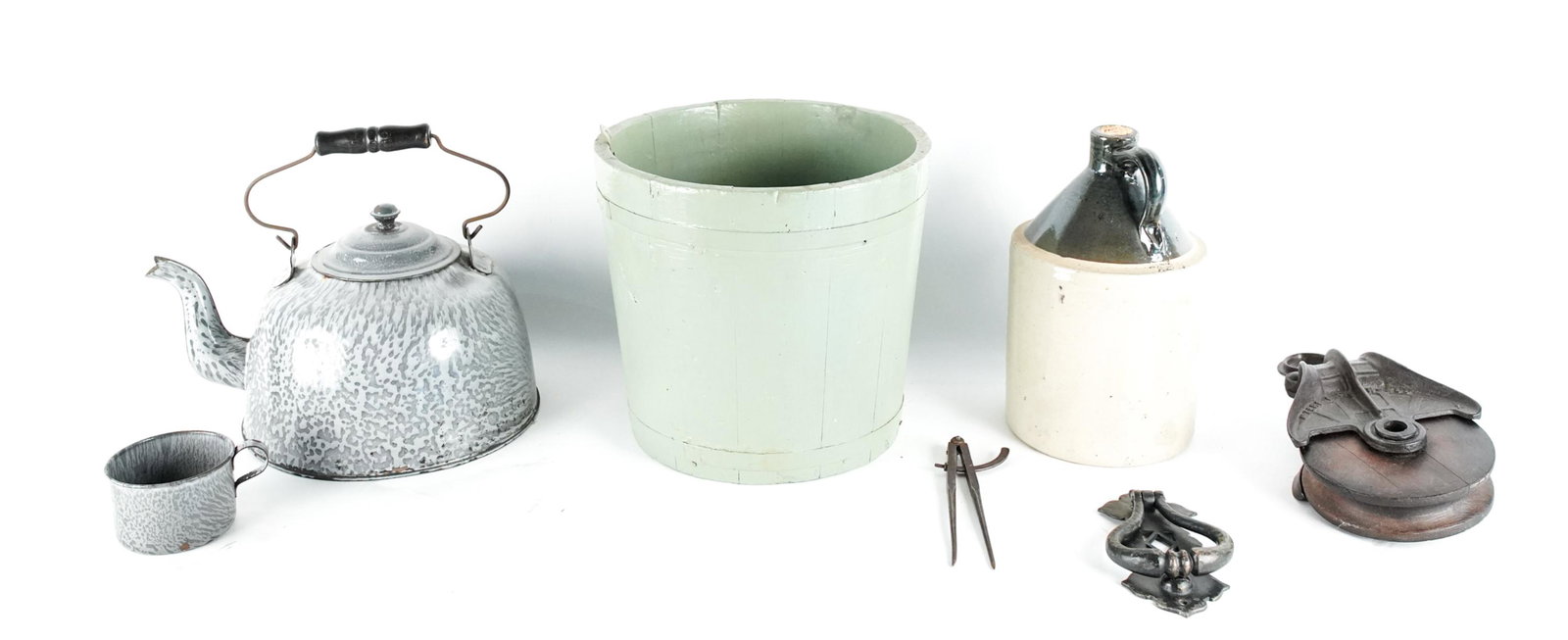 VINTAGE & ANTIQUE RUSTIC DECORATIVE GROUPING (1 of 16)