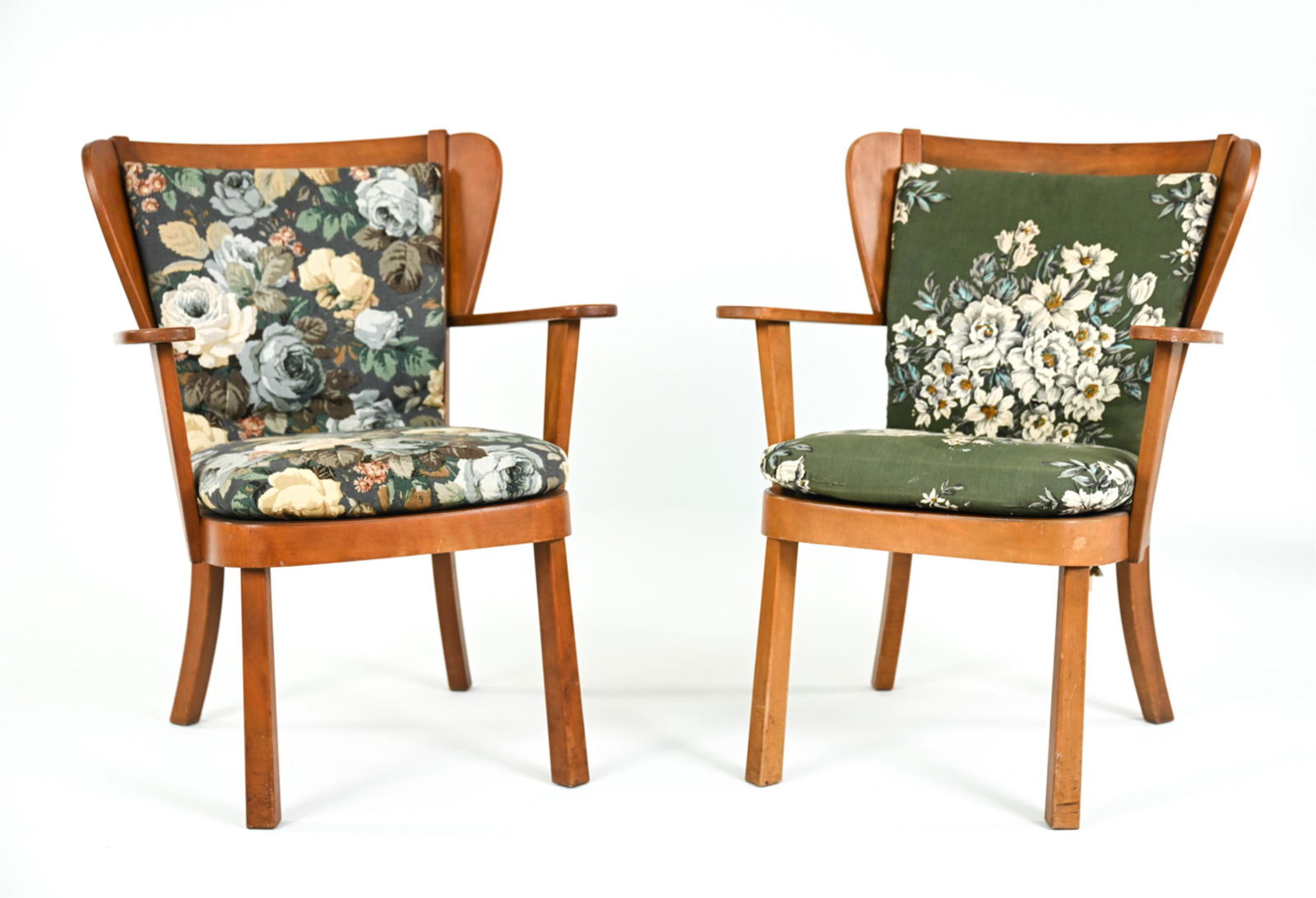 PAIR OF FRITZ HANSEN CANADA EASY CHAIRS (1 of 10)