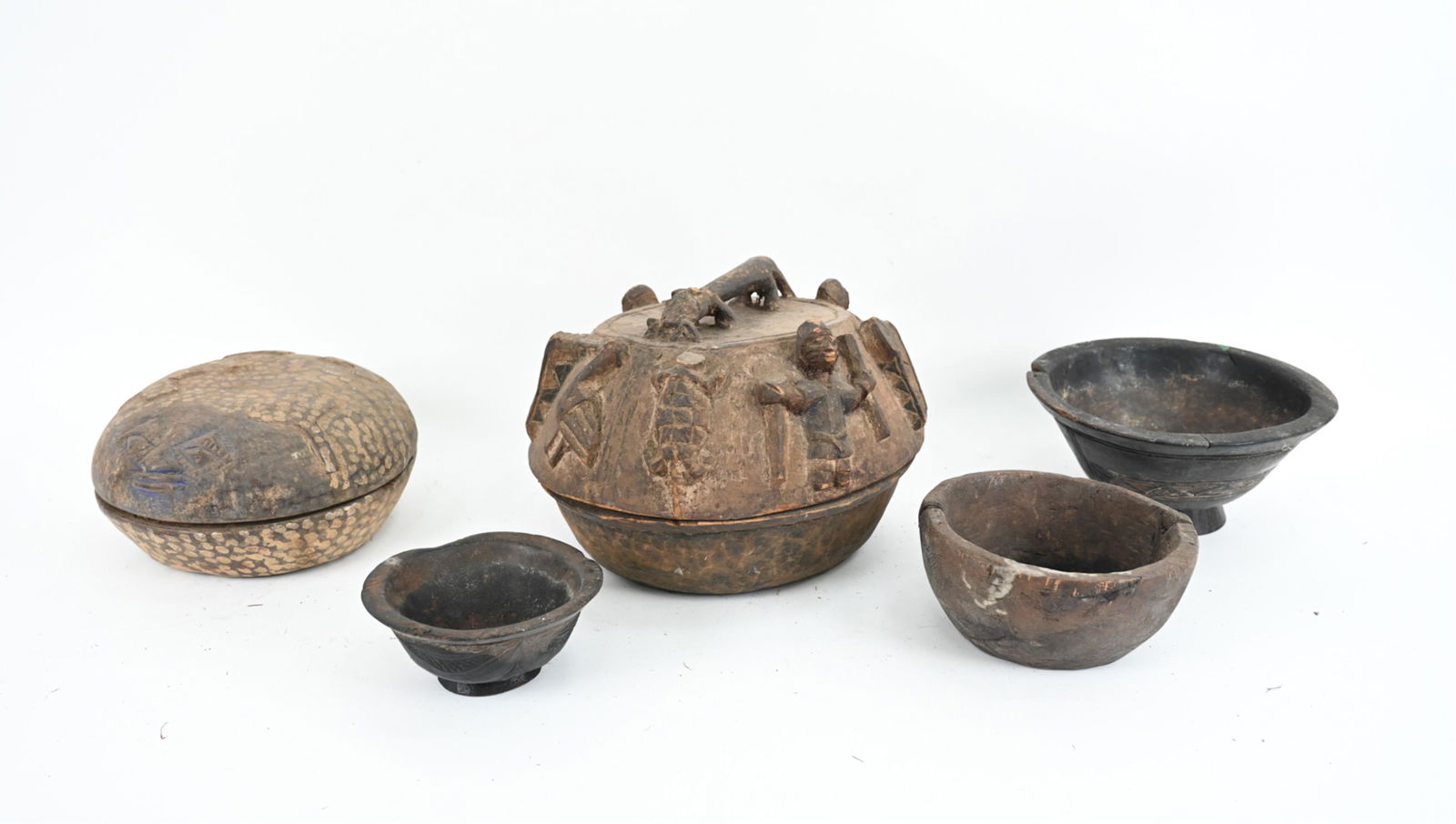 GROUPING OF VINTAGE AFRICAN CARVED WOOD BOWLS (1 of 15)
