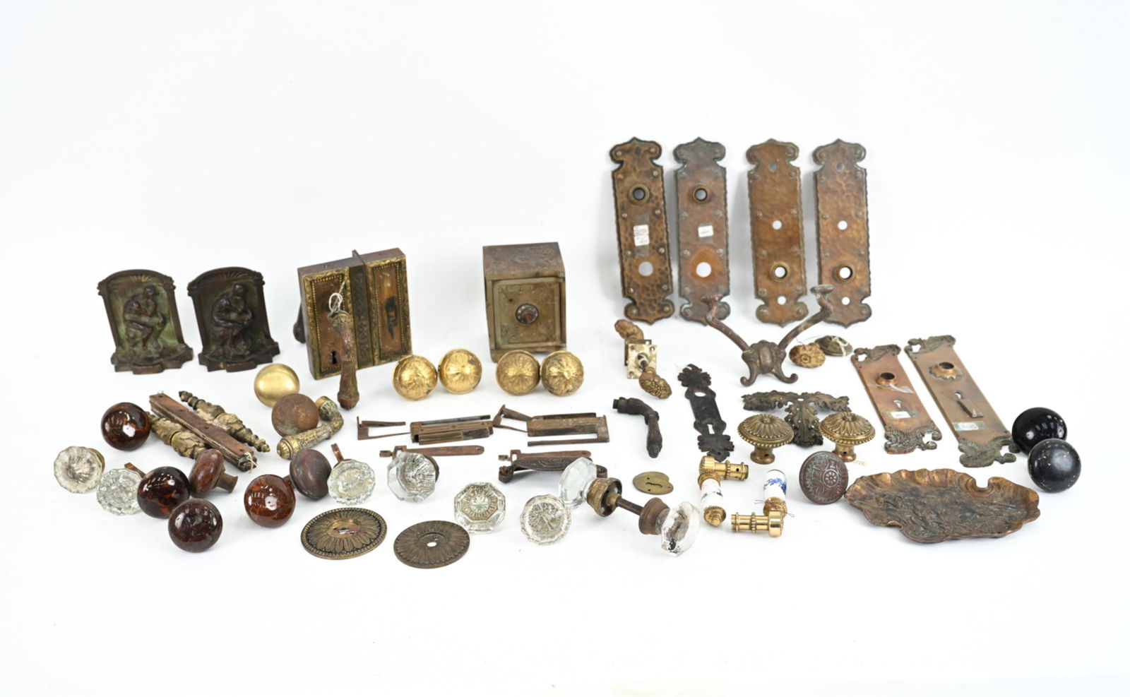 ANTIQUE HARDWARE & DOORKNOB GROUPING (1 of 19)
