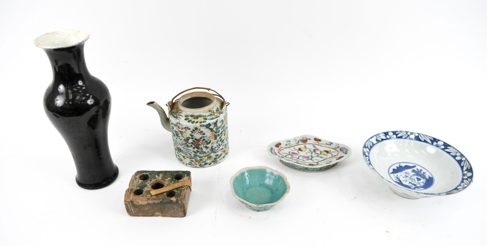 GROUPING OF ANTIQUE CHINESE POTTERY & PORCELAIN (1 of 17)
