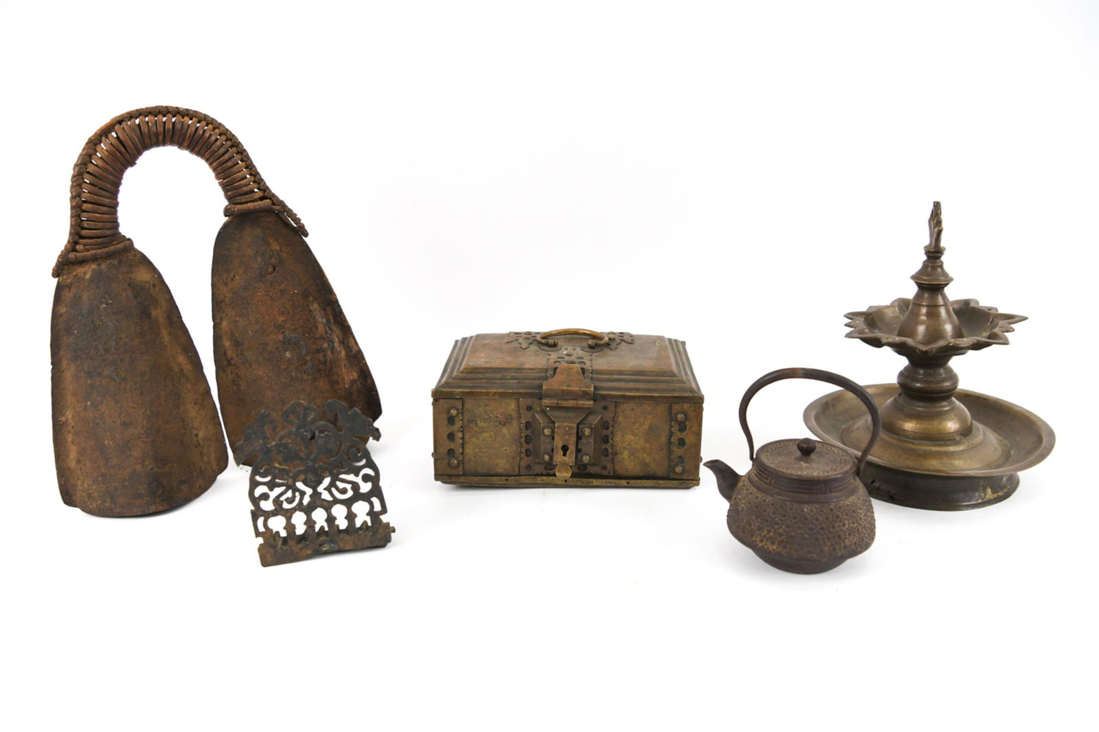 DECORATIVE GROUPING OF ANTIQUE BRASS & IRON (1 of 15)