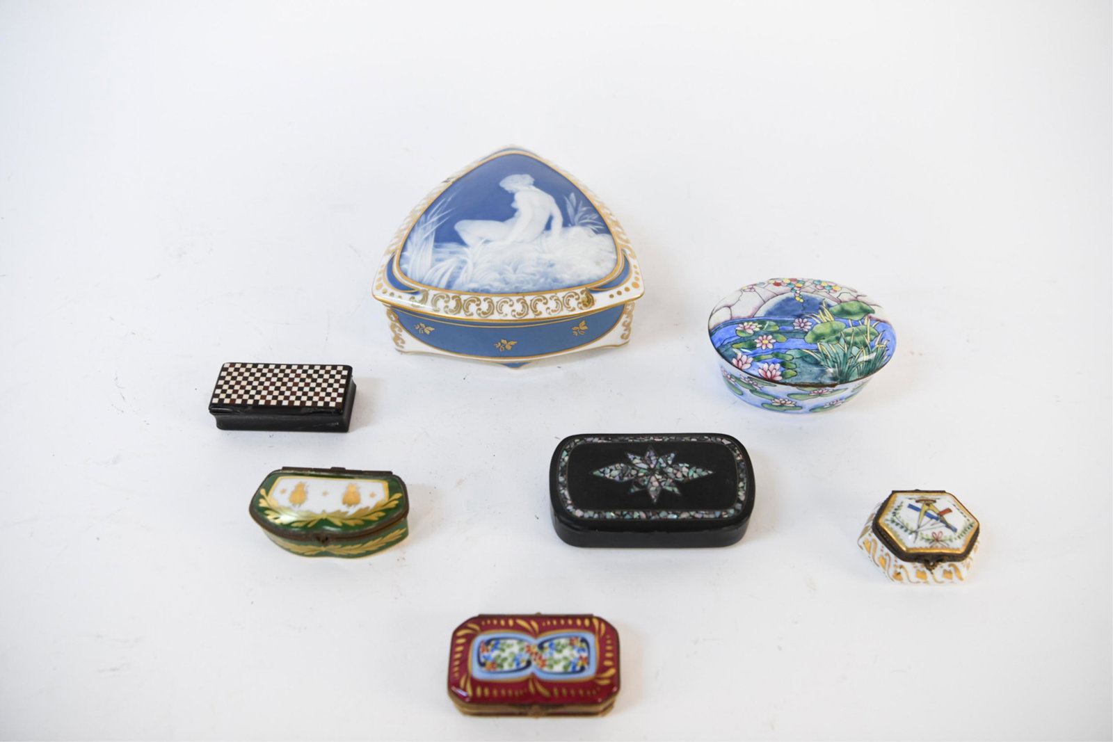 (7) DRESSER / TRINKET BOXES INCL. LIMOGES: (7) pieces including Parisian porcelain box with nude on lid; enameled box; lacquered box with abalone inlay; signed Limoges painted porcelain box; etc. Dimensions: (Largest) H 2.5" x W 5.75" x D 5.75