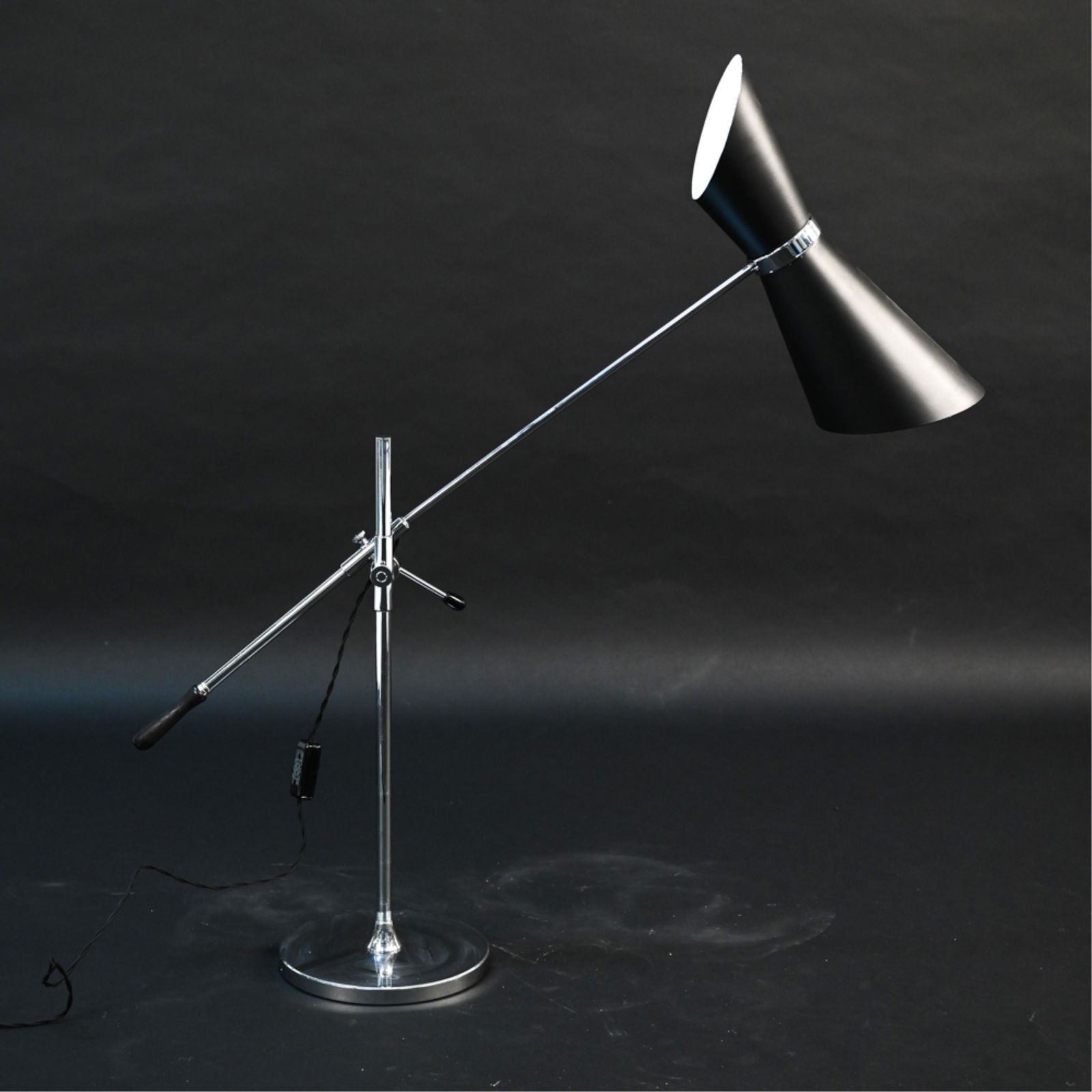 ITALIAN MID-CENTURY CANTILEVER READING LAMP (1 of 10)