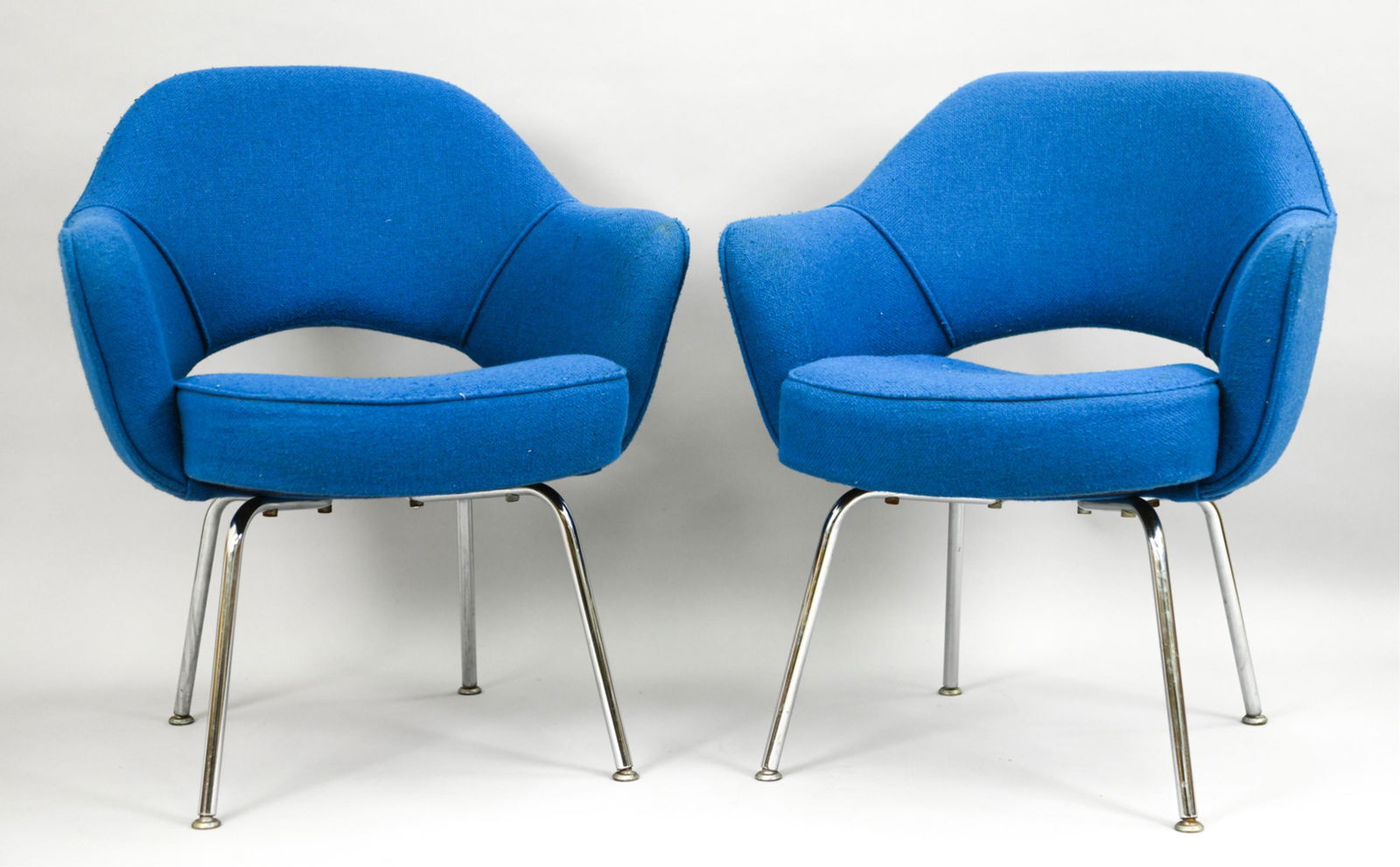 PAIR OF KNOLL SAARINEN EXECUTIVE CHAIRS (1 of 12)