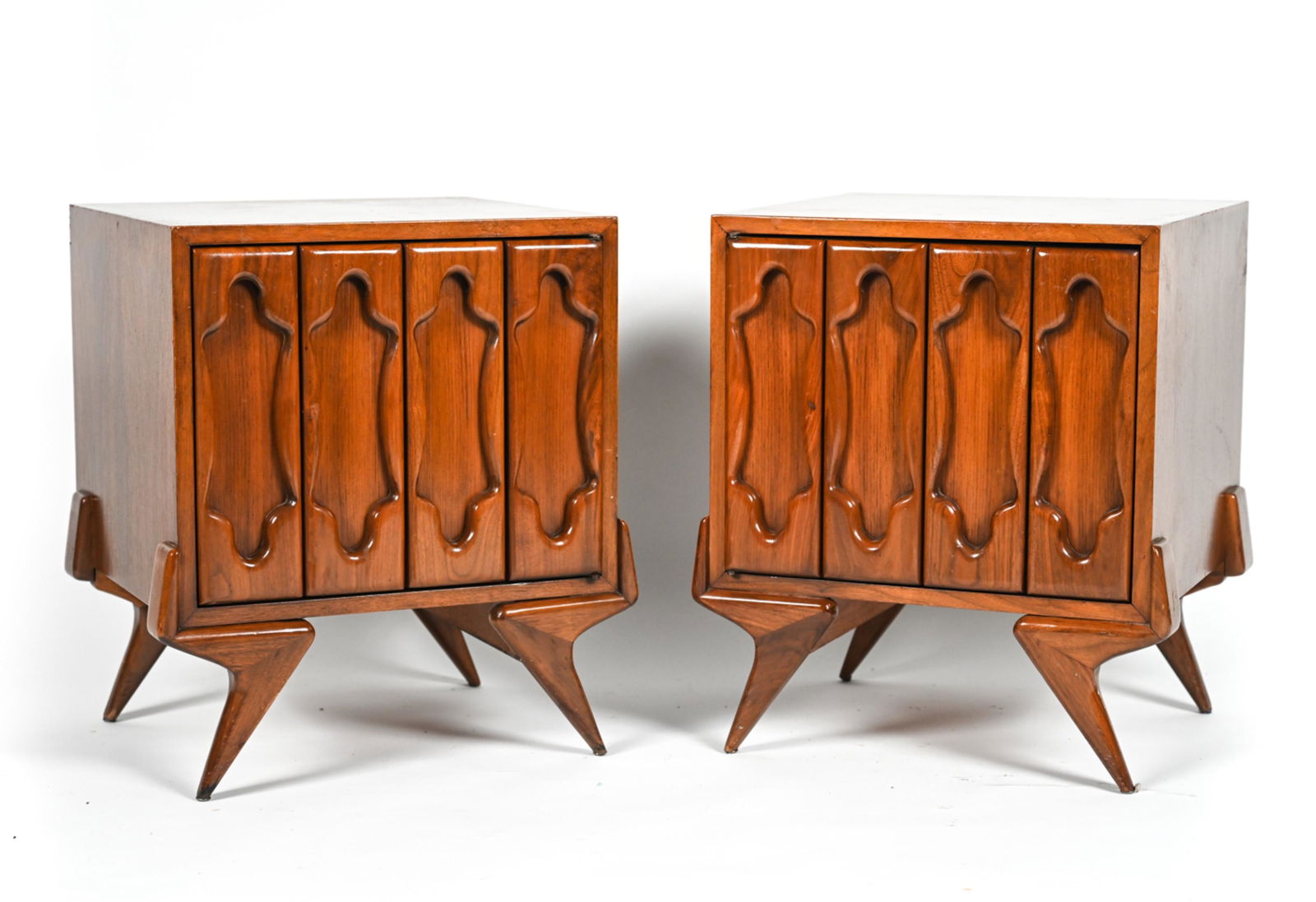 PAIR MID-CENTURY NIGHT STANDS, MANNER OF V. KAGAN (1 of 12)