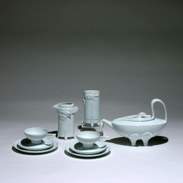 PAUL WUNDERLICH PORCELAIN TEA SERVICE (1 of 20)