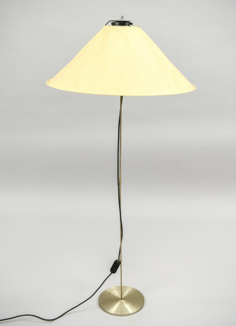 INGO MAURER FOR FLISCHI FLOOR LAMP: Mid-century modern floor lamp designed by Ingo Maurer, German Industrial Designer in 1976. Manufactured for Flischi Germany. Double socket; original crinkle paper shade. Has original Flischi label. Di
