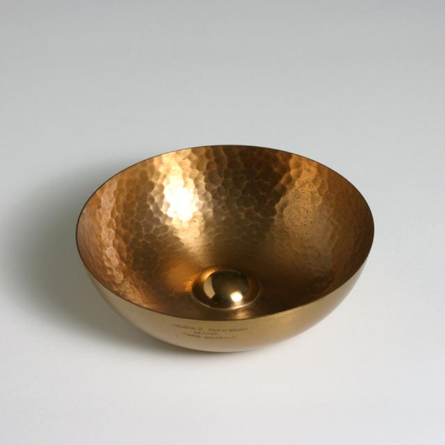 TAPIO WIRKKALA COPPER BOWL: Manufactured by Kultakeskus Oy. Finland, 1970s. copper. Stamped maker’s mark, "Made in Finland" and "Design: Tapio Wirkkala". Dimensions: H 1.25" x Dia. 4.5" Condition: Spots of light tarnish.