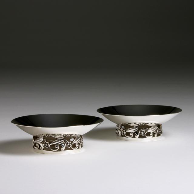 PAIR OF ENGLISH STERLING SILVER BOWLS C. 1925 (1 of 9)