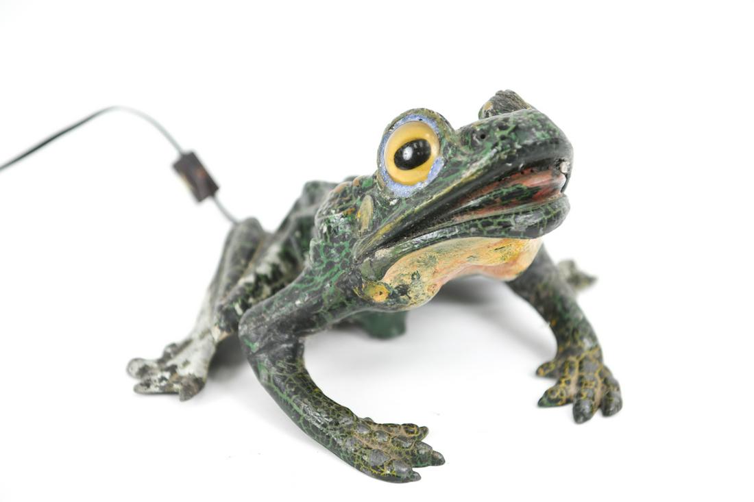 VINTAGE CAST IRON FROG LIGHT (1 of 12)
