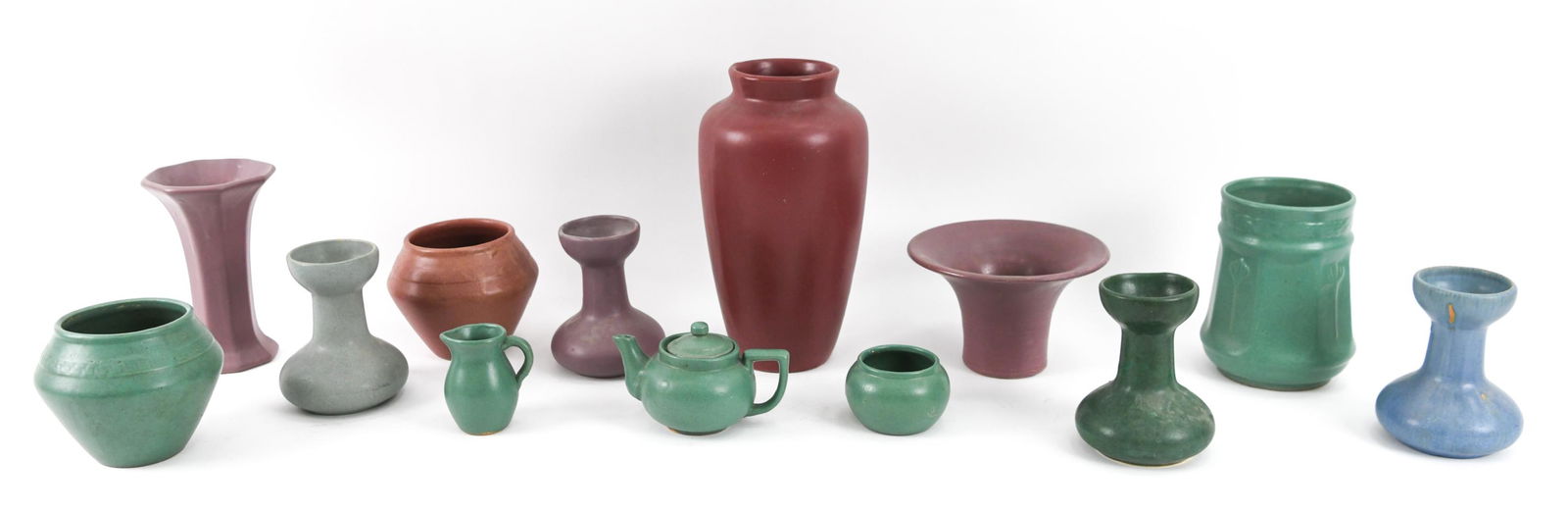 GROUPING OF MID-CENTURY ZANESVILLE ART POTTERY (1 of 15)