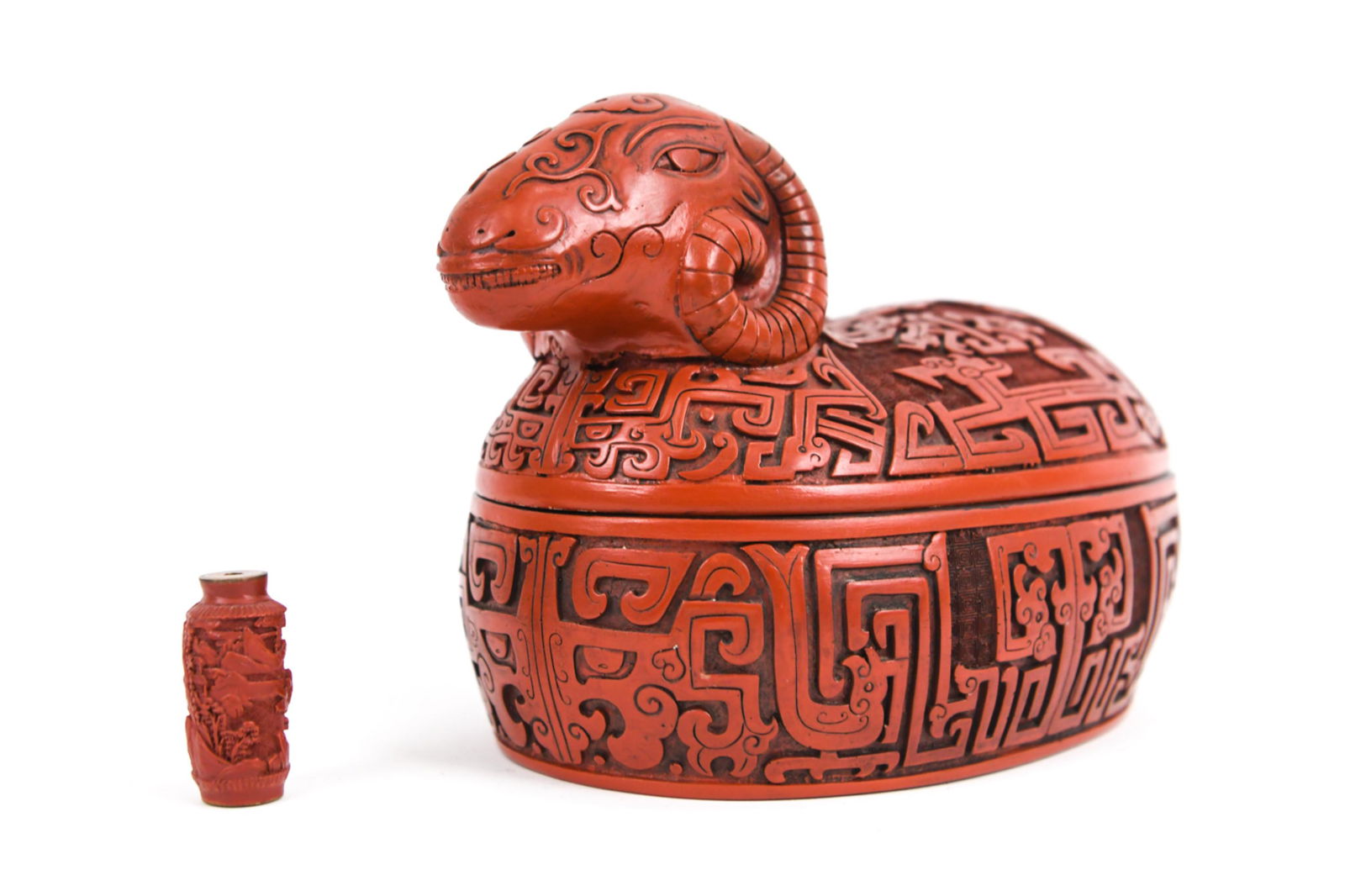 CHINESE CINNABAR-STYLE BOX & SNUFF BOTTLE (1 of 15)