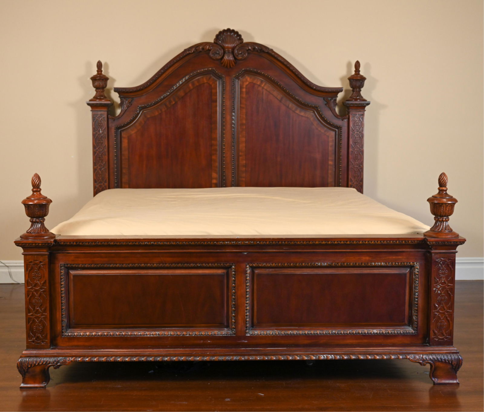 VINTAGE CARVED KING SIZE BED FRAME (1 of 14)