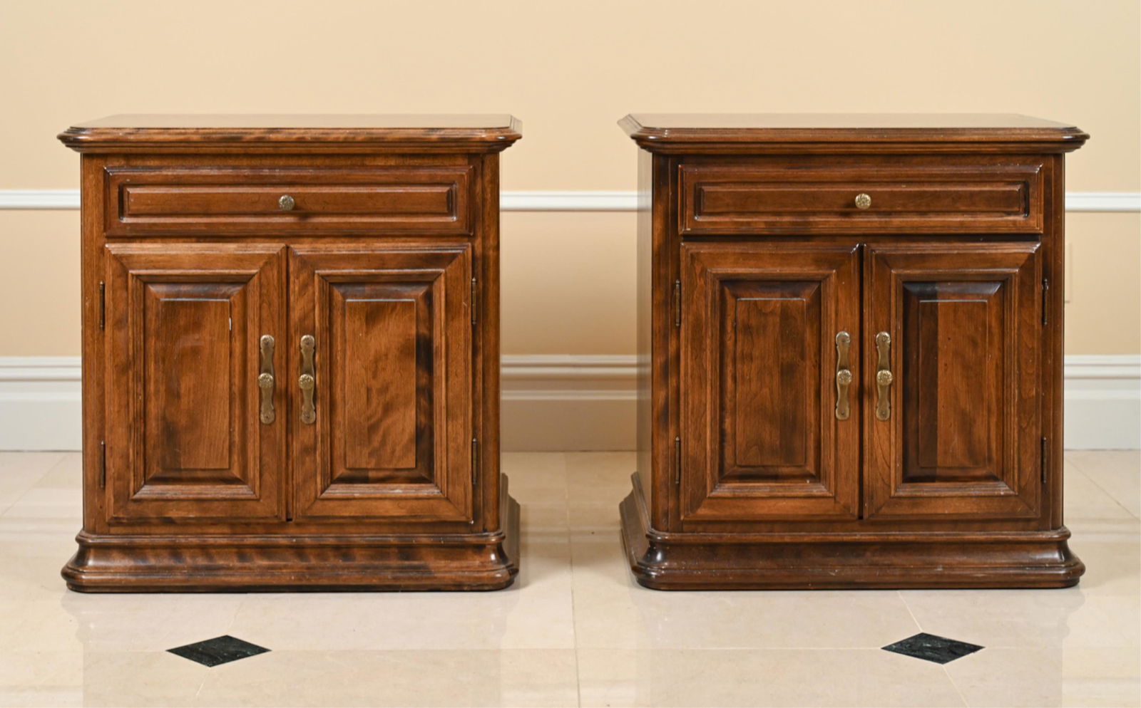 PAIR ETHAN ALLEN TRADITIONAL NIGHT STANDS (1 of 11)