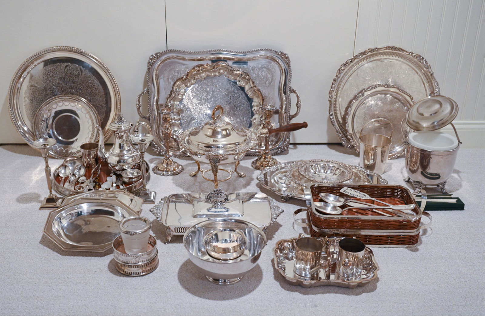 LARGE GROUPING OF SILVERPLATE (1 of 15)