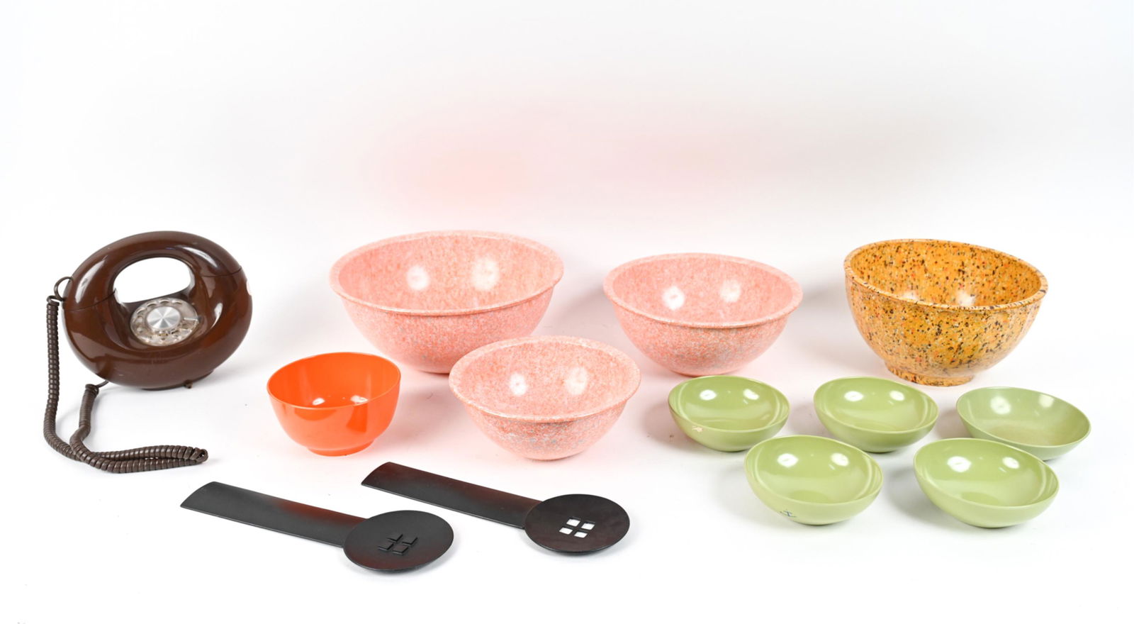 Vintage 2024 plastic bowls