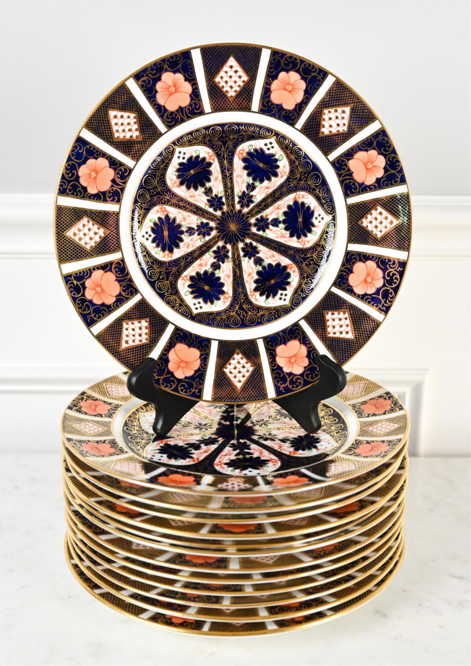 (13) ROYAL CROWN DERBY IMARI DINNER PLATES (1 of 9)