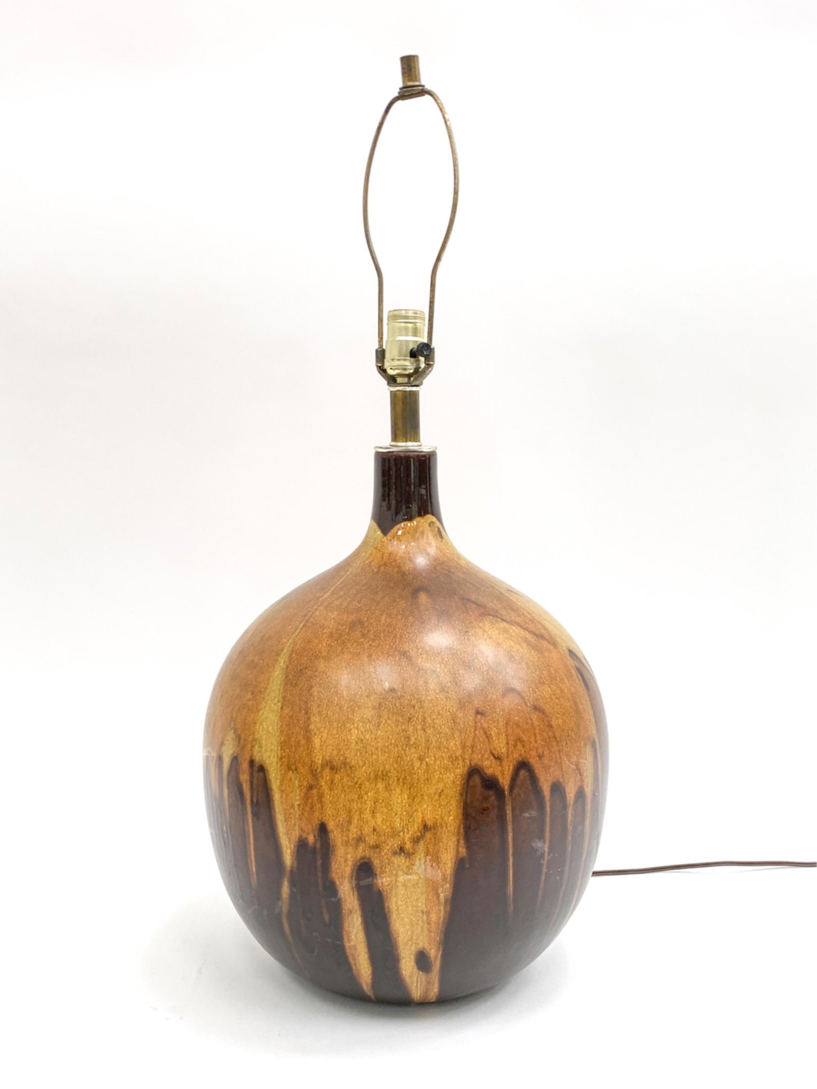 MID-CENTURY POTTERY LAMP ATTR. HAEGER (1 of 12)