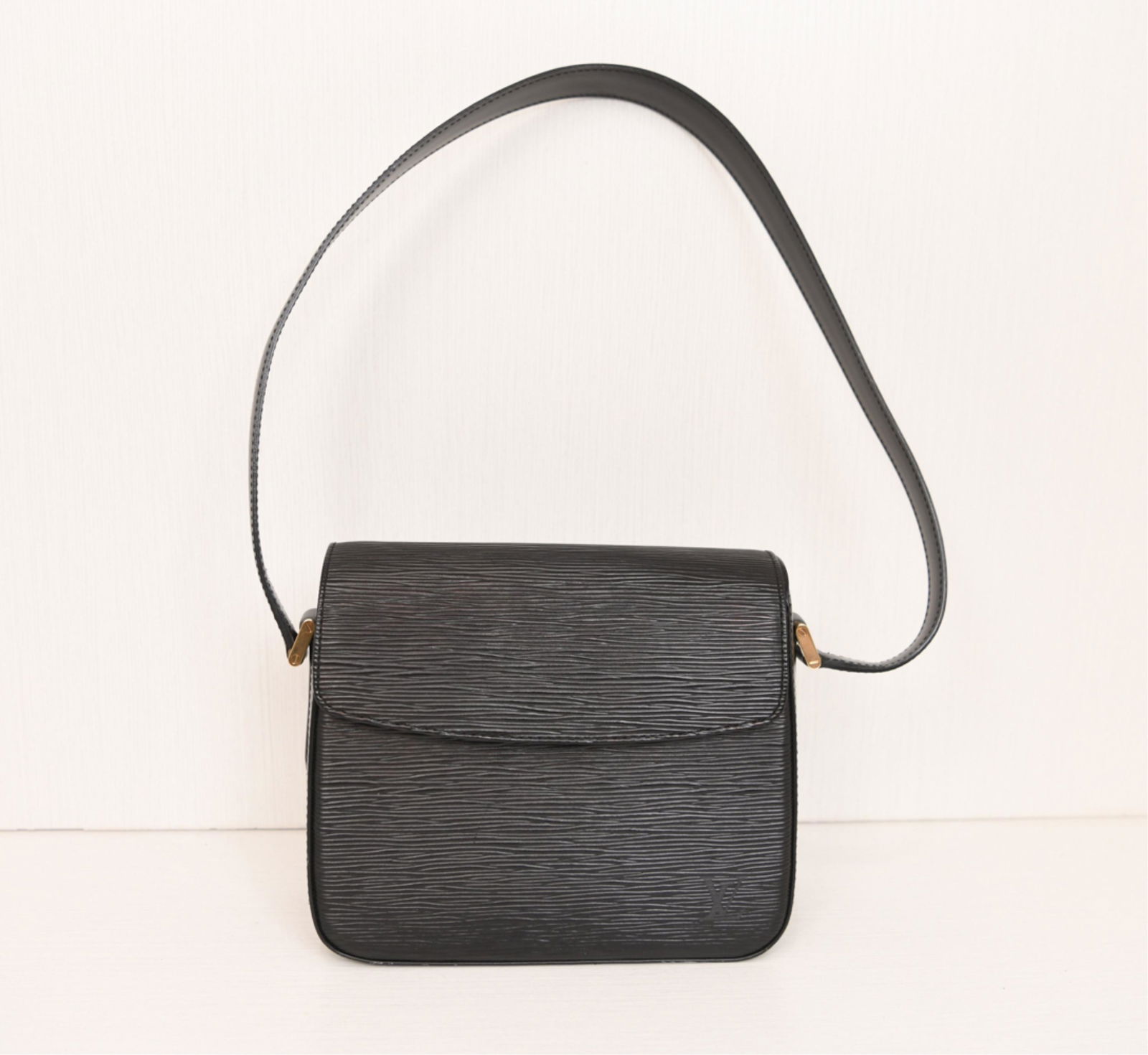 LOUIS VUITTON BLACK EPI LEATHER BYUSHI BAG (1 of 7)