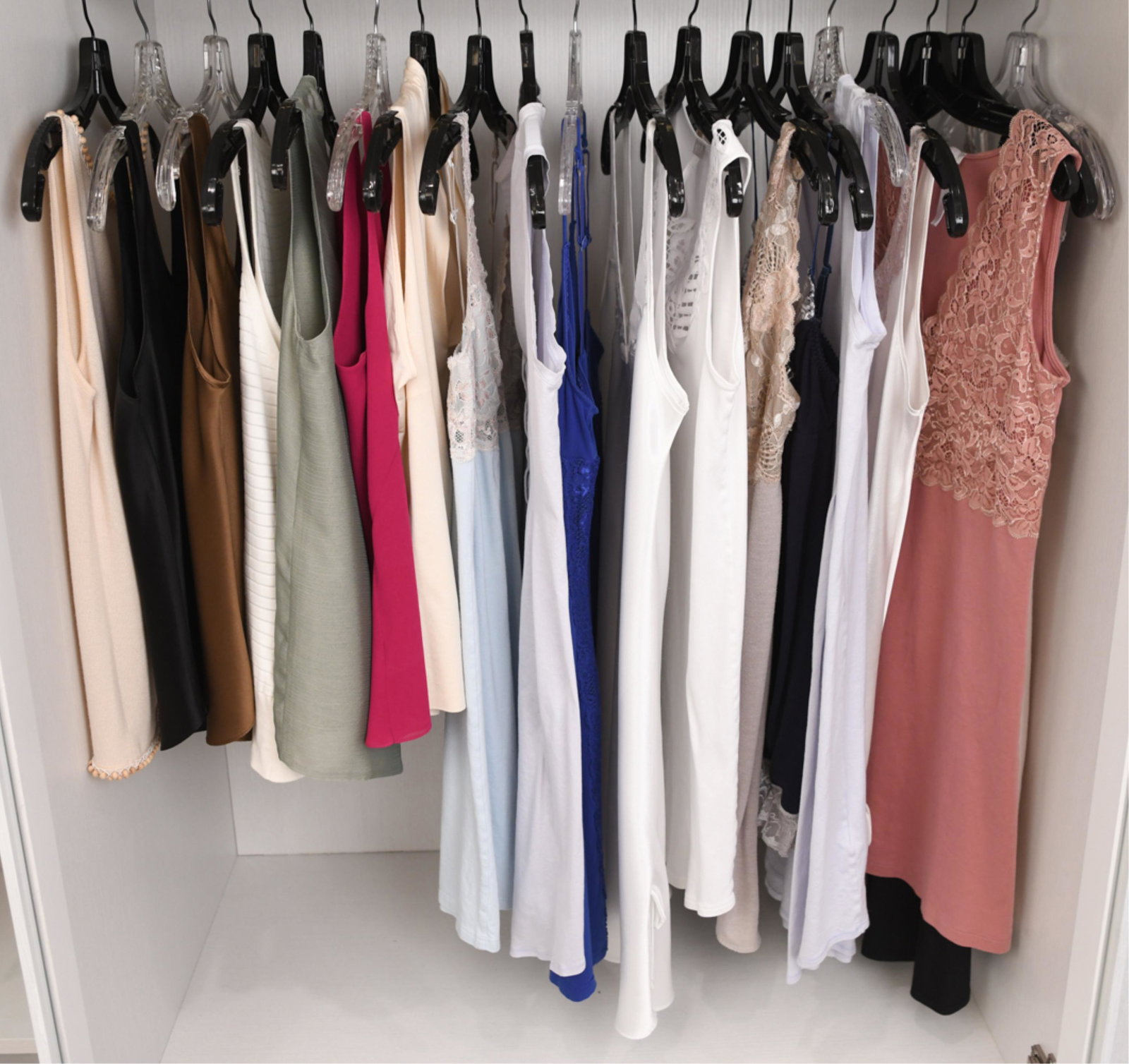 (28) DESIGNER TOPS, CHEMISES, & LOUNGEWEAR, XS/S: Grouping of vintage and designer tops, chemises, and loungewear, mostly size XS/S; including fine silk & knit sleeveless tops by Oscar de la Renta, Patricia Fieldman, AKRIS, Giorgio Armani Le Collezio