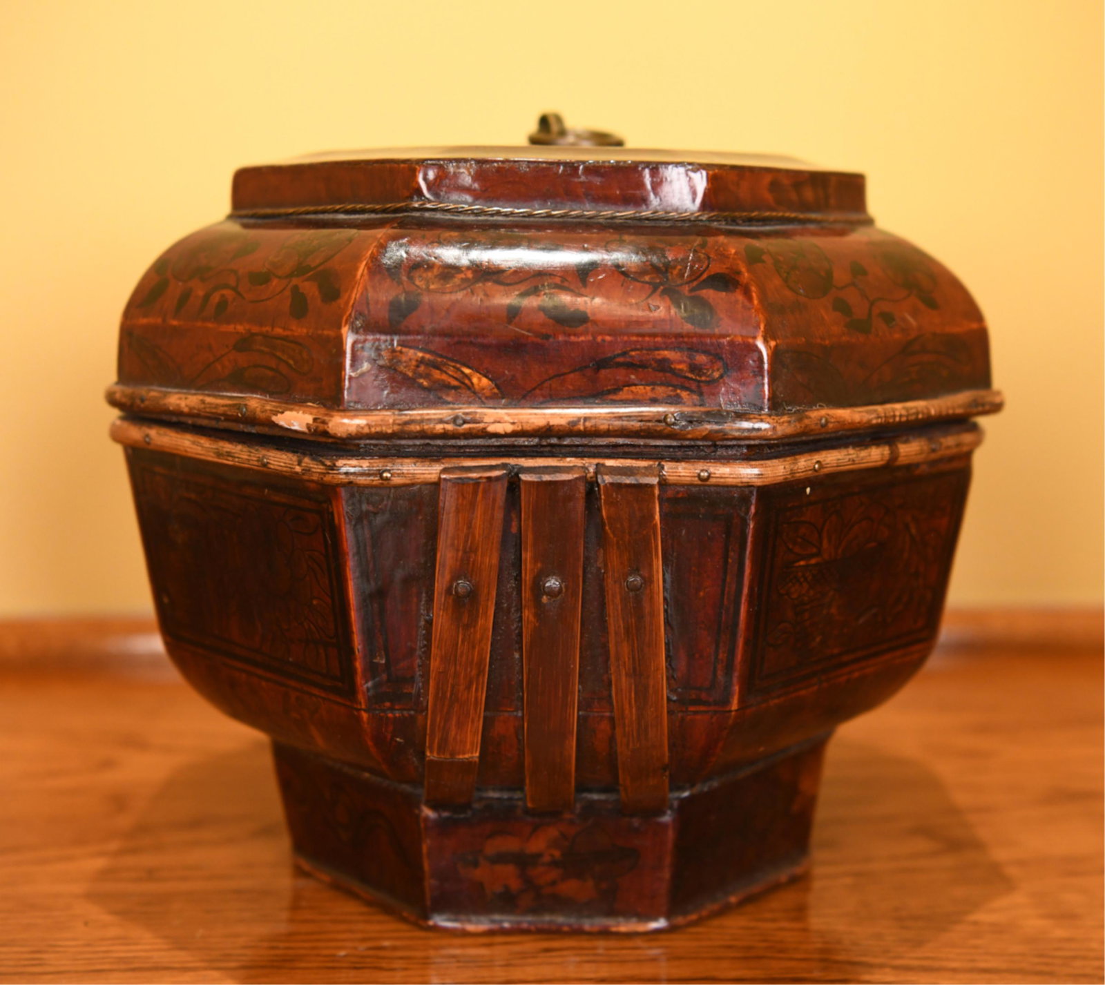 CHINESE LACQUER BOX (1 of 7)