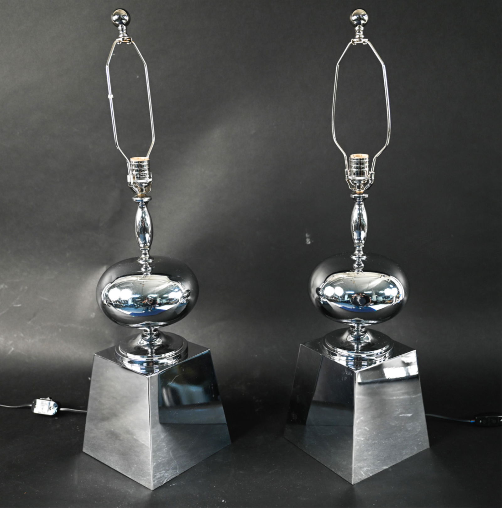 PAIR OF FRENCH VINTAGE CHROME SPHERE LAMPS (1 of 19)