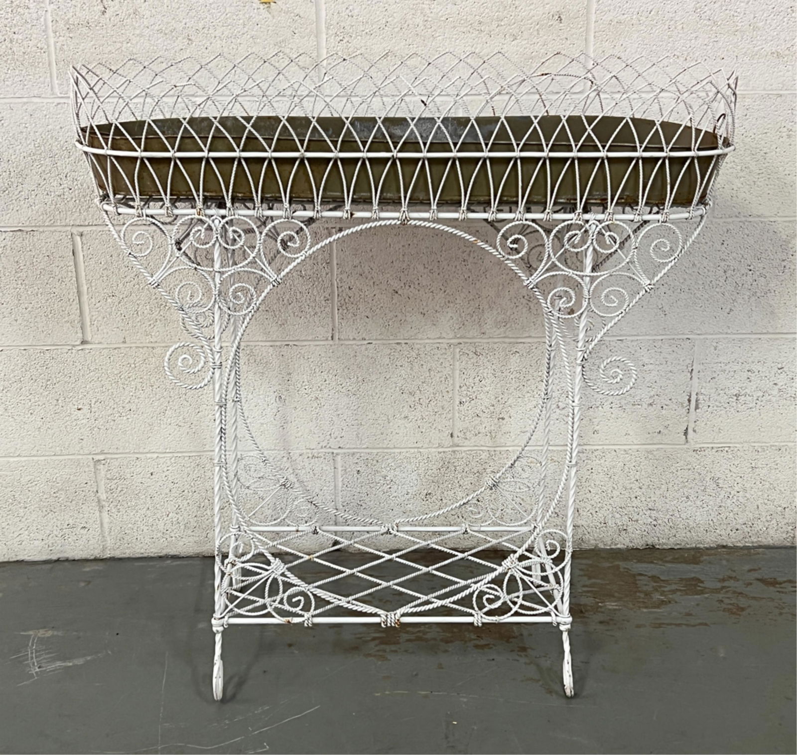 VINTAGE PAINTED WIRE METAL PLANTER STAND (1 of 7)