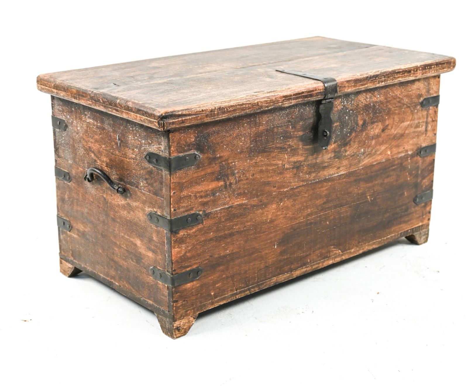 ANTIQUE WOODEN BLANKET CHEST (1 of 20)