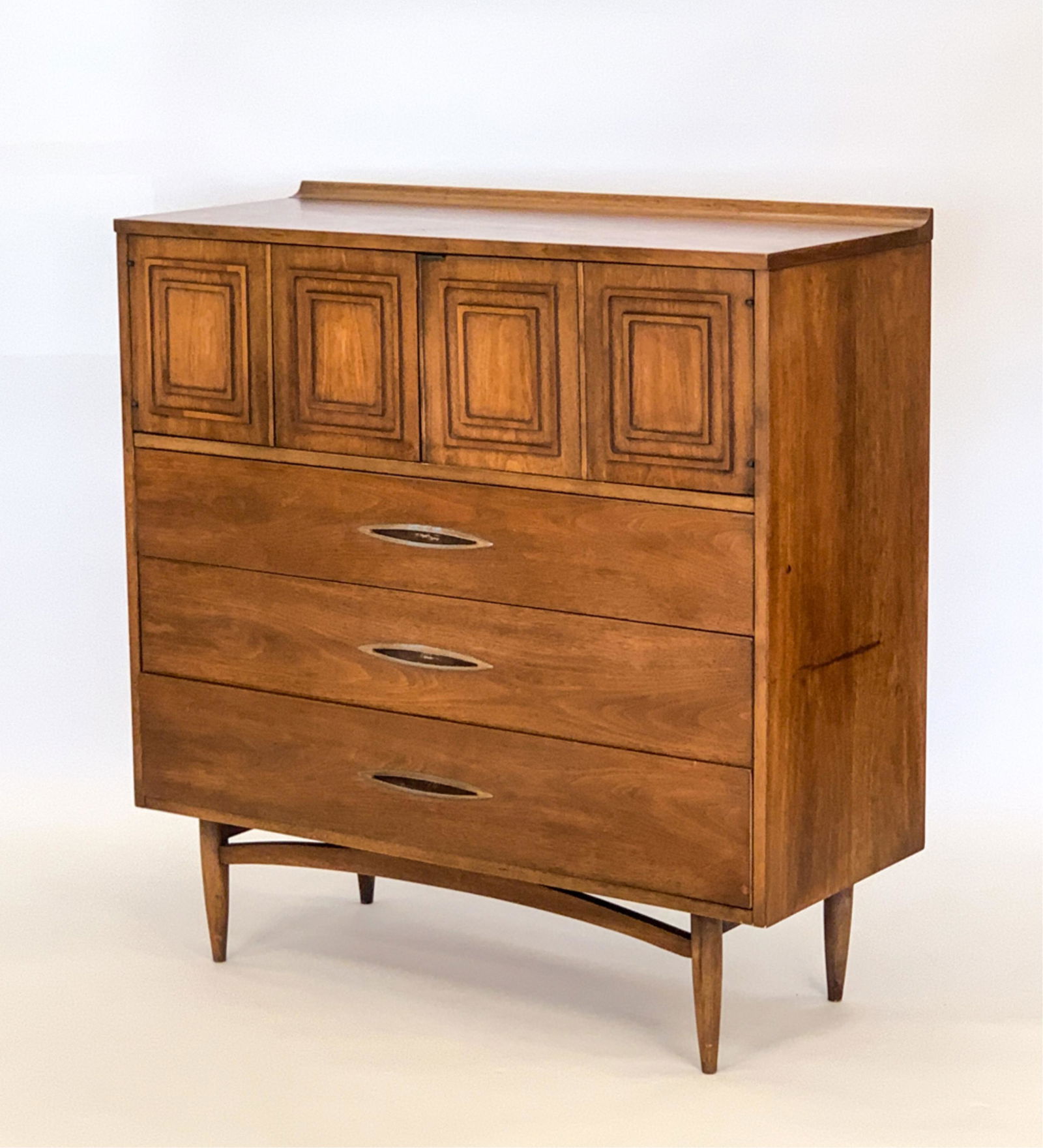 BROYHILL PREMIER SCULPTRA TALL DRESSER (1 of 14)