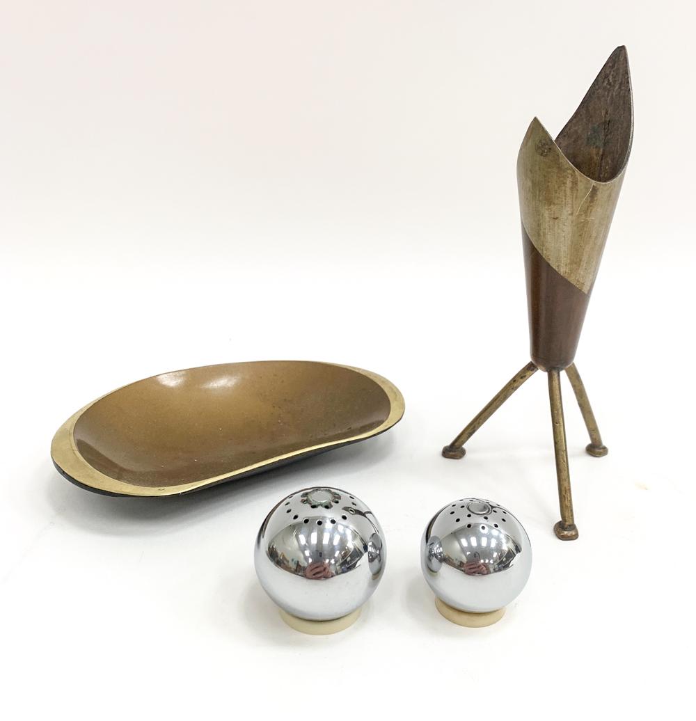 MID-CENTURY DECORATIVE GROUPING INCL RUSSEL WRIGHT: Including a pair of Russel Wright for Chase chrome orb salt & pepper shakers, polished bronze trinket dish made in Israel, and an atomic-style brass trumpet vase. Apparently unmarked. Dimensions: (Vas