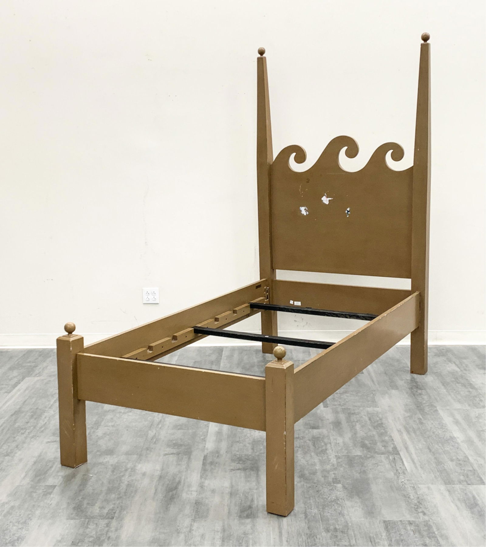 SOMERSET BAY WAVE FORM TWIN BED FRAME (1 of 12)