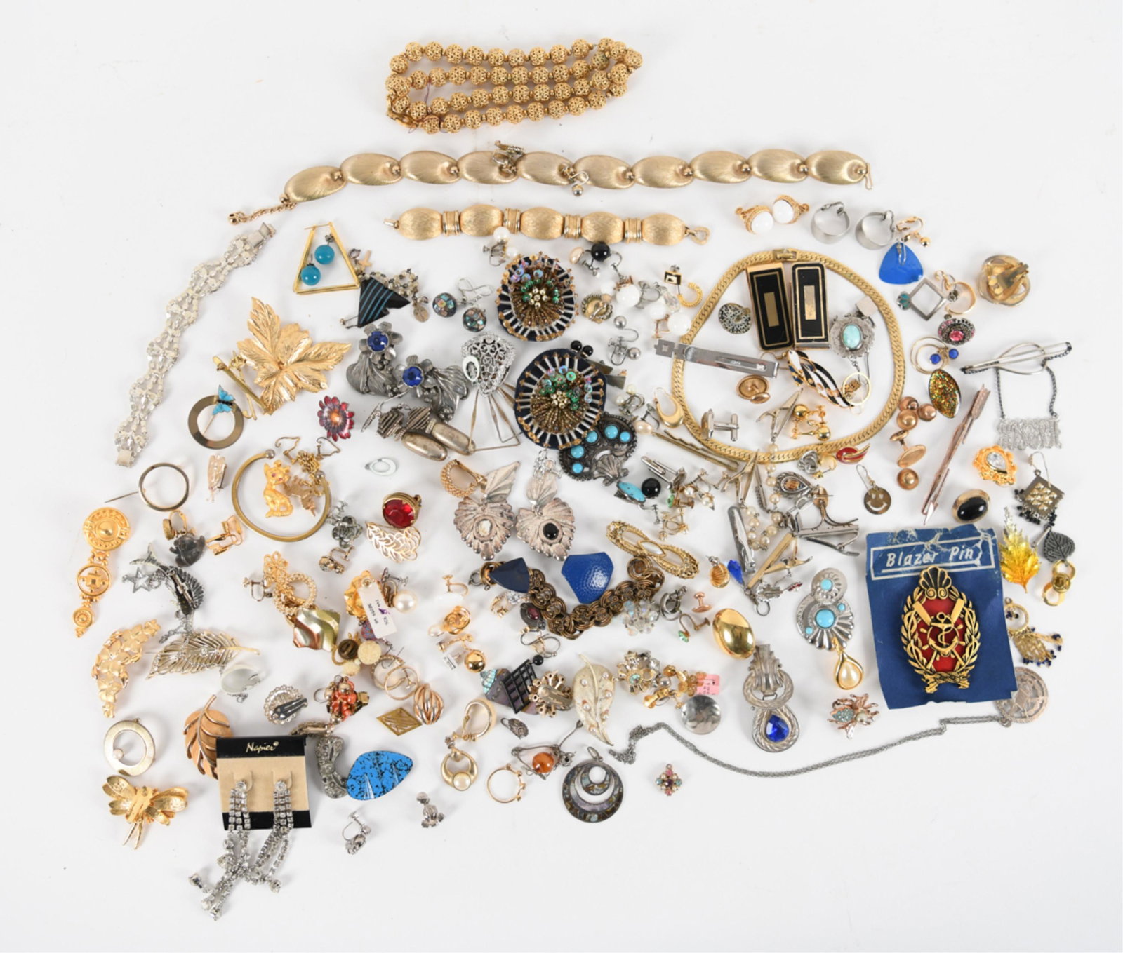 VINTAGE COSTUME JEWELRY GROUPING (1 of 12)